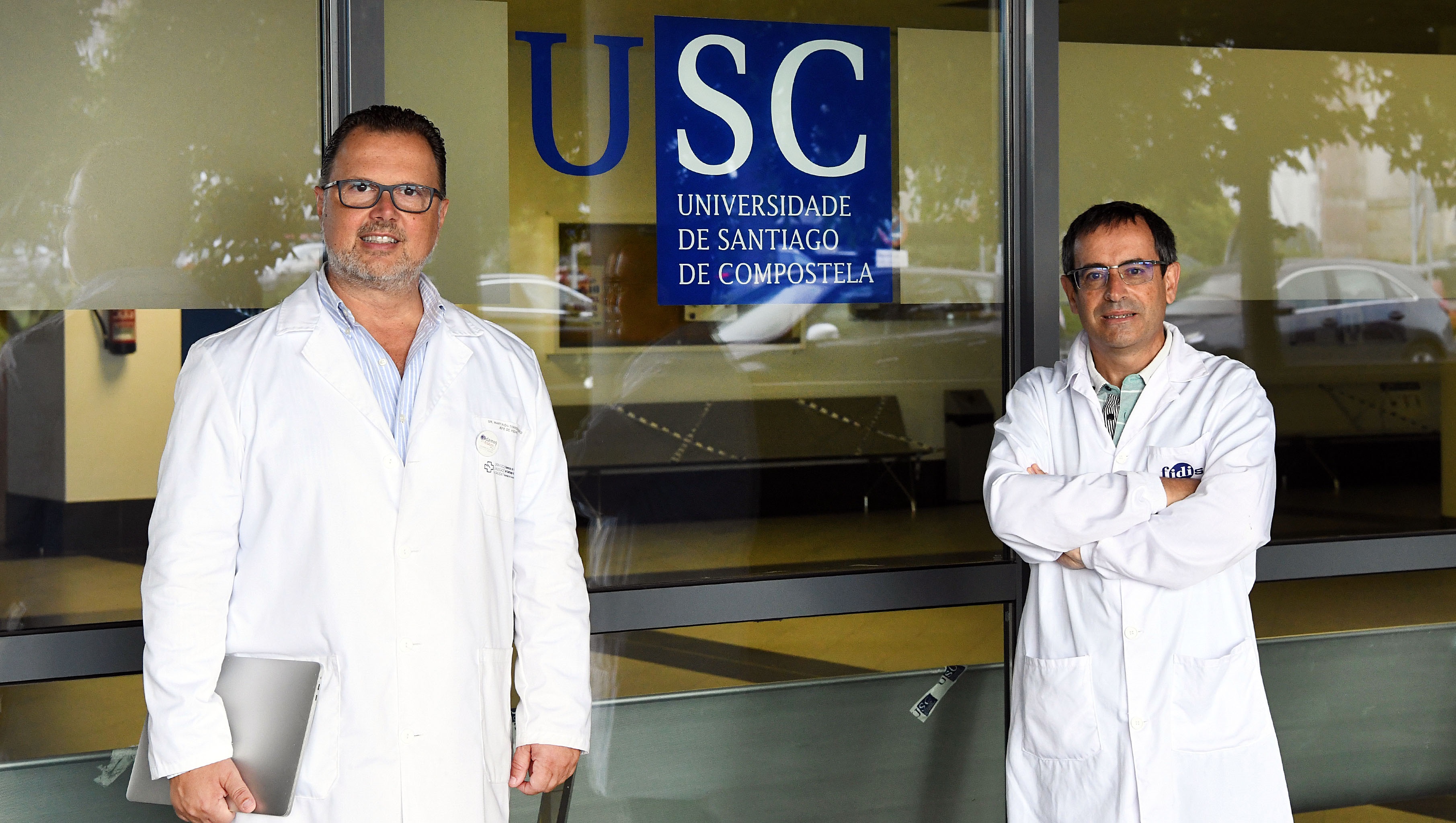 Federico Martinón y Antonio Salas, en las instalaciones del IDIS, en el Hospital Clínico de Santiago.