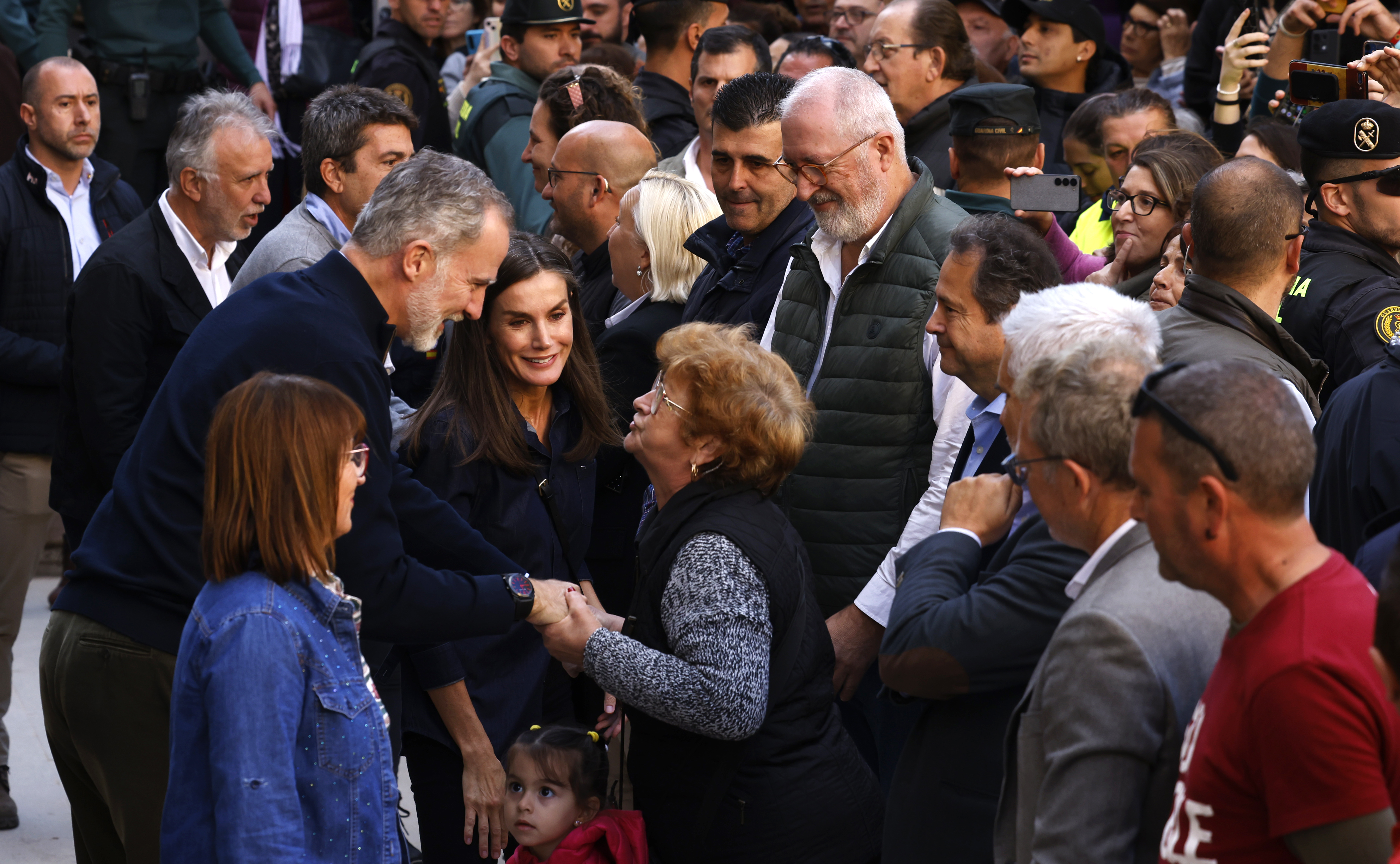 DVD 12241 (19/11/2024) Chiva (Valencia). vista de los reyes, Felipe y Letizia, a la localidad valencia de Chiva tras la dana.  Foto de Massimiliano Minocri