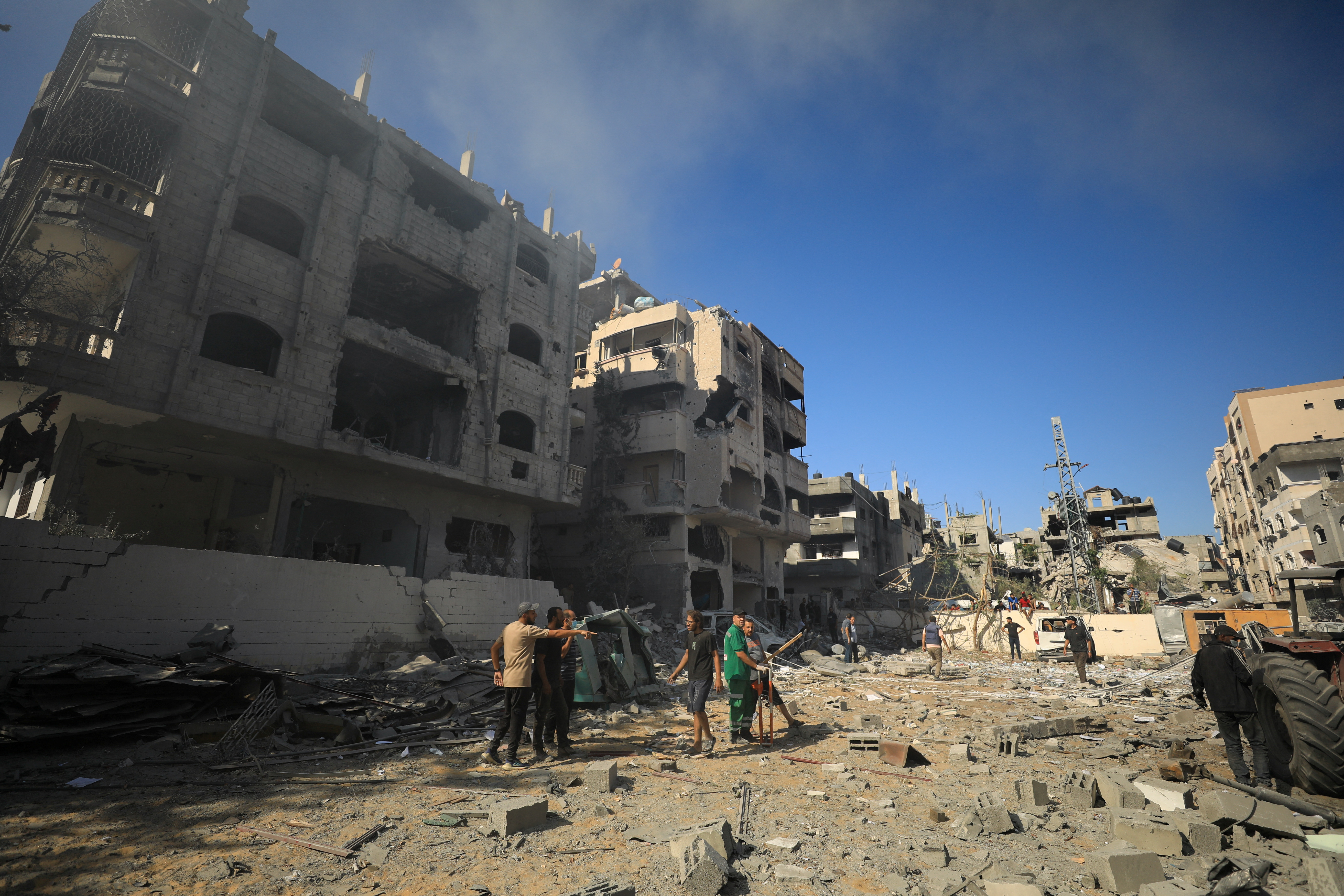 Palestinians inspect the site of an Israeli strike on a college sheltering displaced people, amid Israel-Hamas conflict, in the northern Gaza Strip, September 3, 2024. REUTERS/Dawoud Abu Alkas