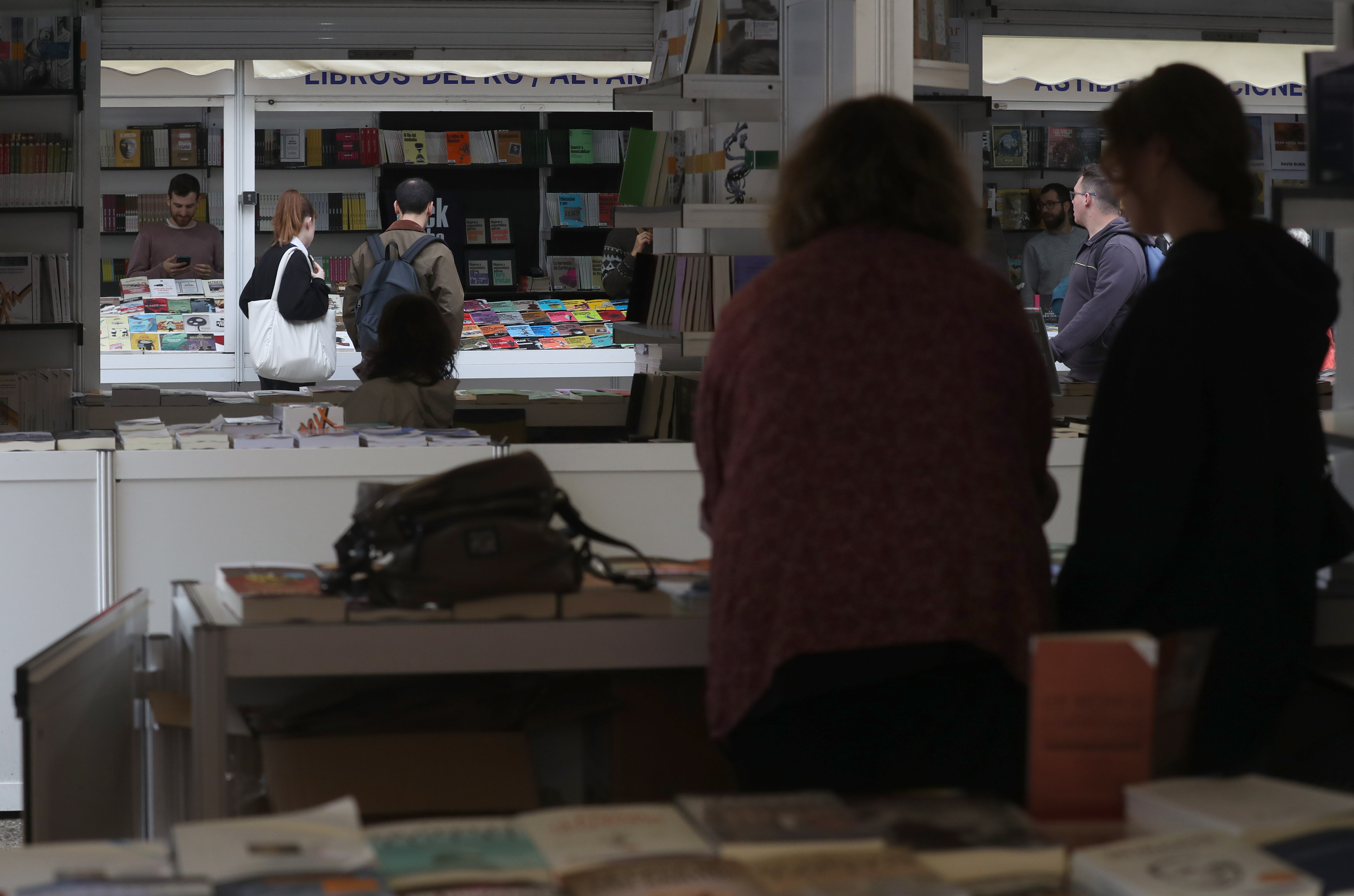 Dos exalumnas de la facultad firman sus primeras novelas en la Feria del  libro de Madrid – Infoactualidad