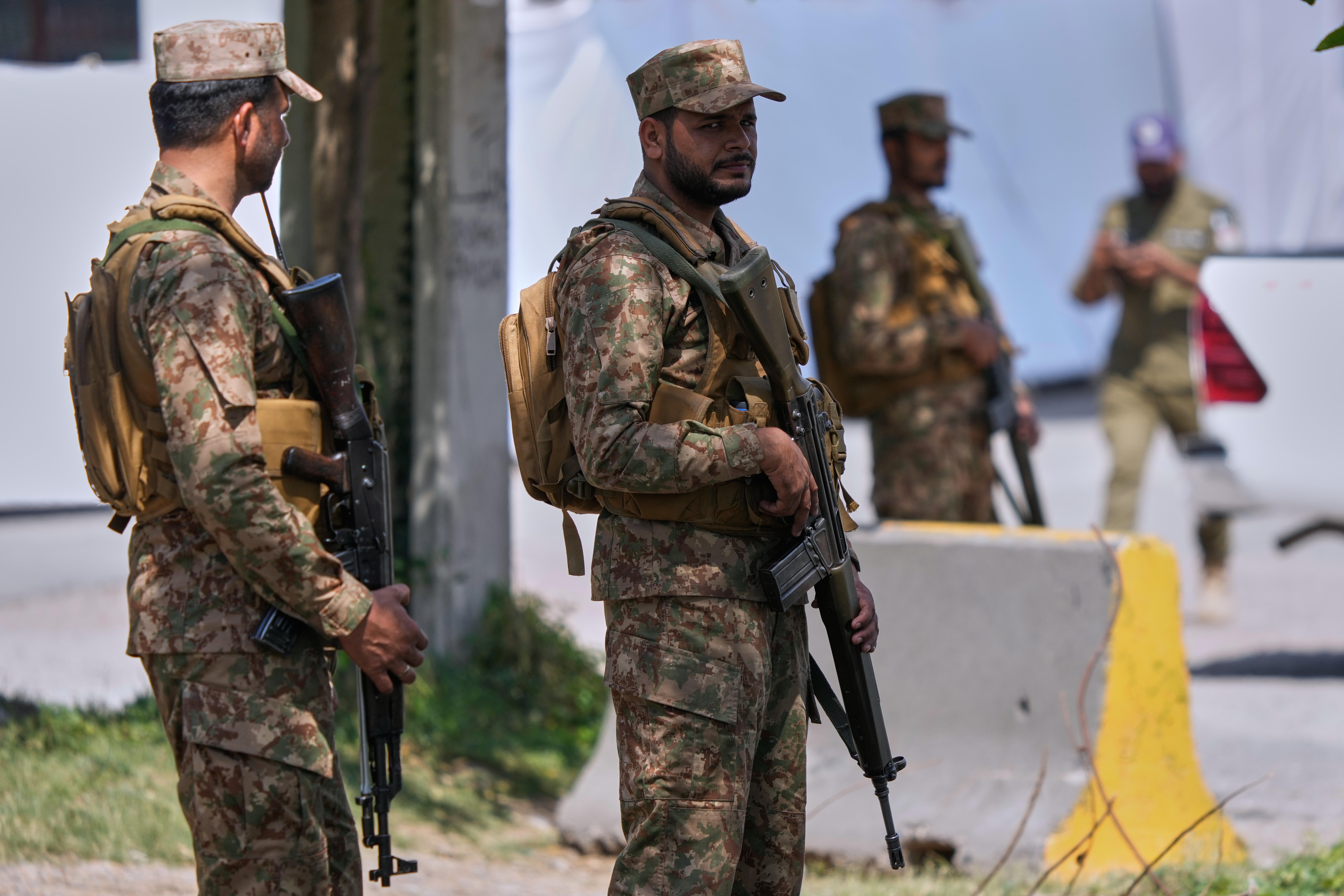 Soldados paquistaníes montan guardia en Islamabad, este miércoles. 