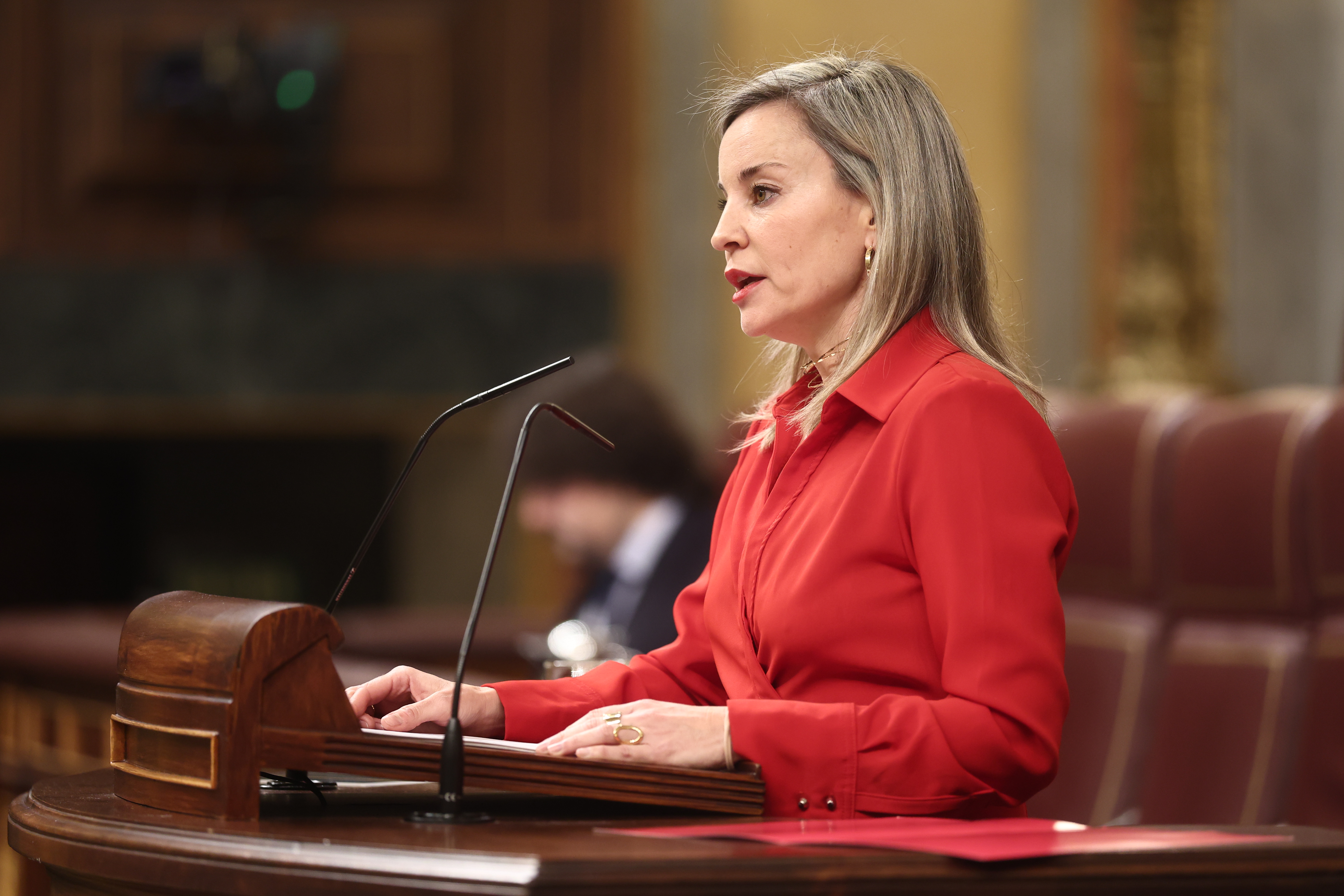 La portavoz de Sumar, Verónica Martínez, en una sesión de control al Gobierno, en el Congreso de los Diputados, a 11 de febrero de 2026, en Madrid (España). El pleno acoge el primer cara a cara del año entre el líder de la oposición y el presidente del Gobierno, el cual comparece para dar explicaciones sobre los recientes accidentes ferroviarios que provocaron 47 muertos y dar cuenta de la posición del Ejecutivo sobre el contenido de las últimas reuniones y foros internacionales en los que ha participado.
11 FEBRERO 2026
Eduardo Parra / Europa Press
11/02/2026