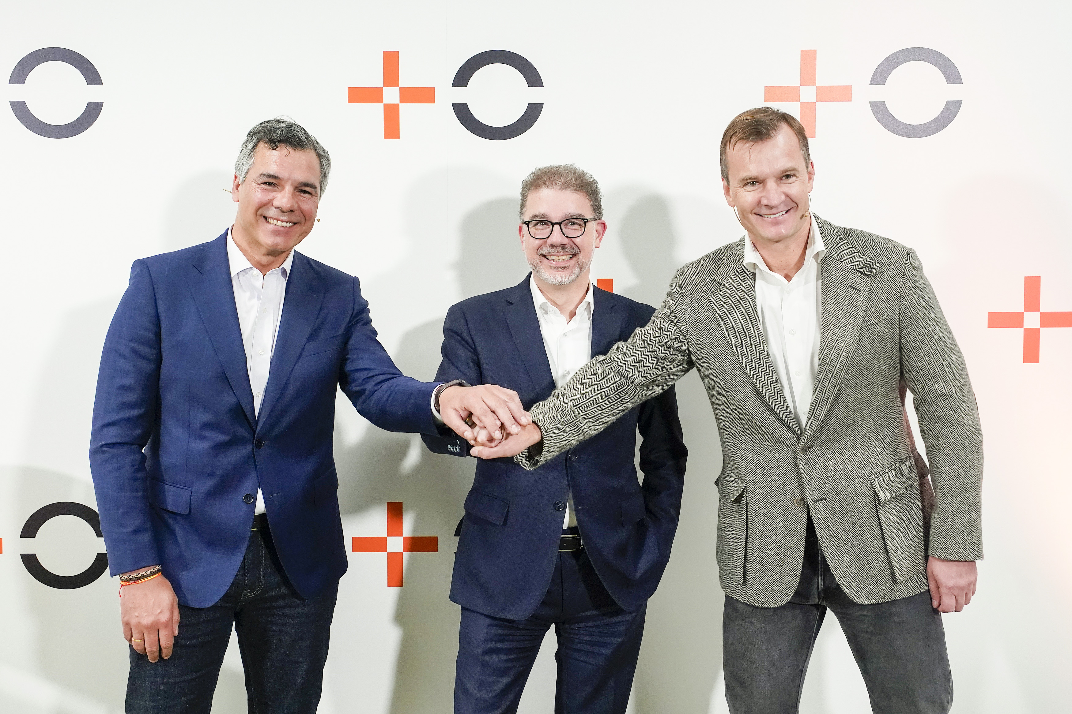El CEO de Masorange, Meinrad Spenger; el direcor financiero, Ludovic Pech, y el responsable de Operaciones, Germán González.