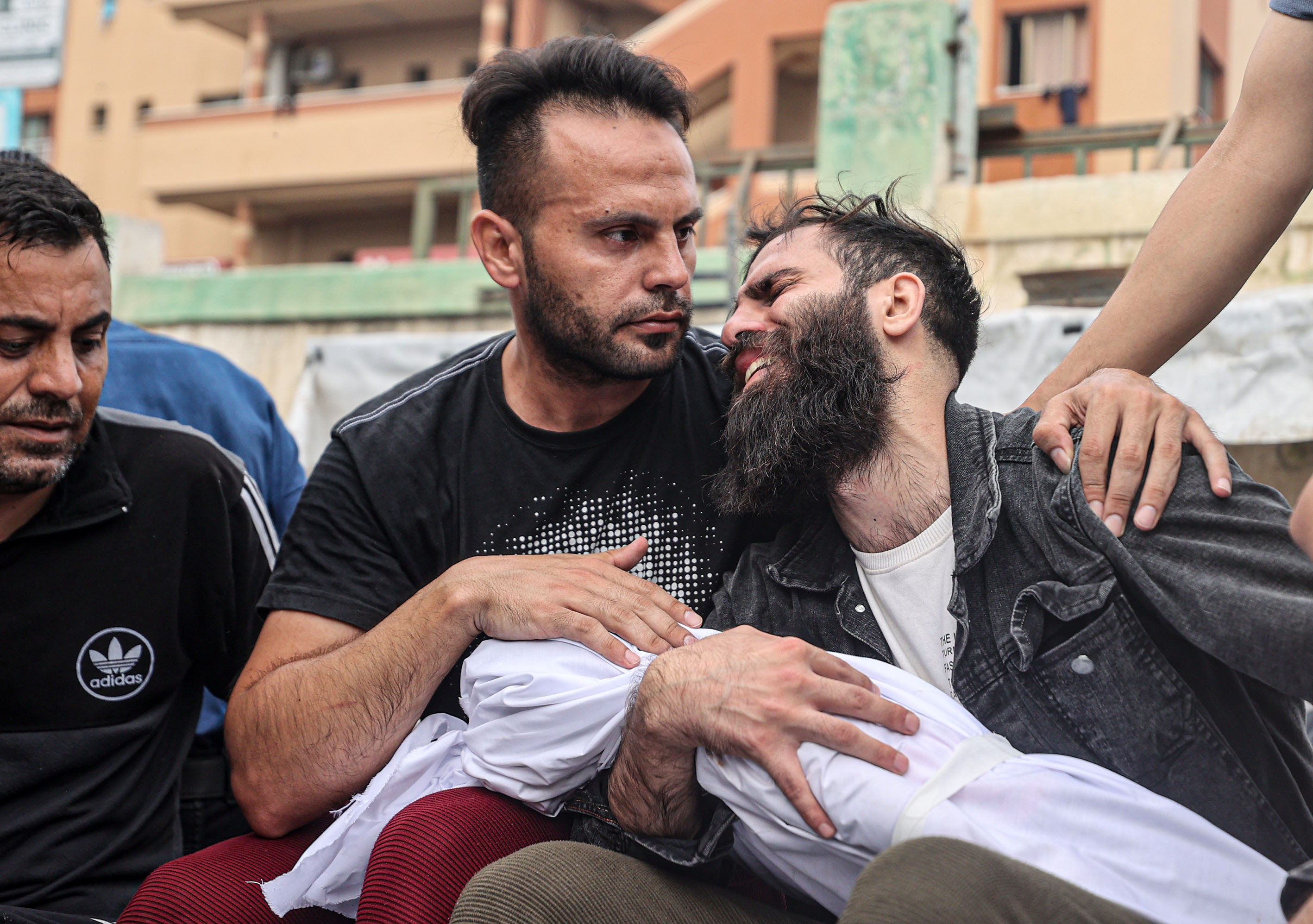 El ejército israelí aumenta su despliegue en el interior de Gaza tras atacar 450 posiciones de Hamás en un día