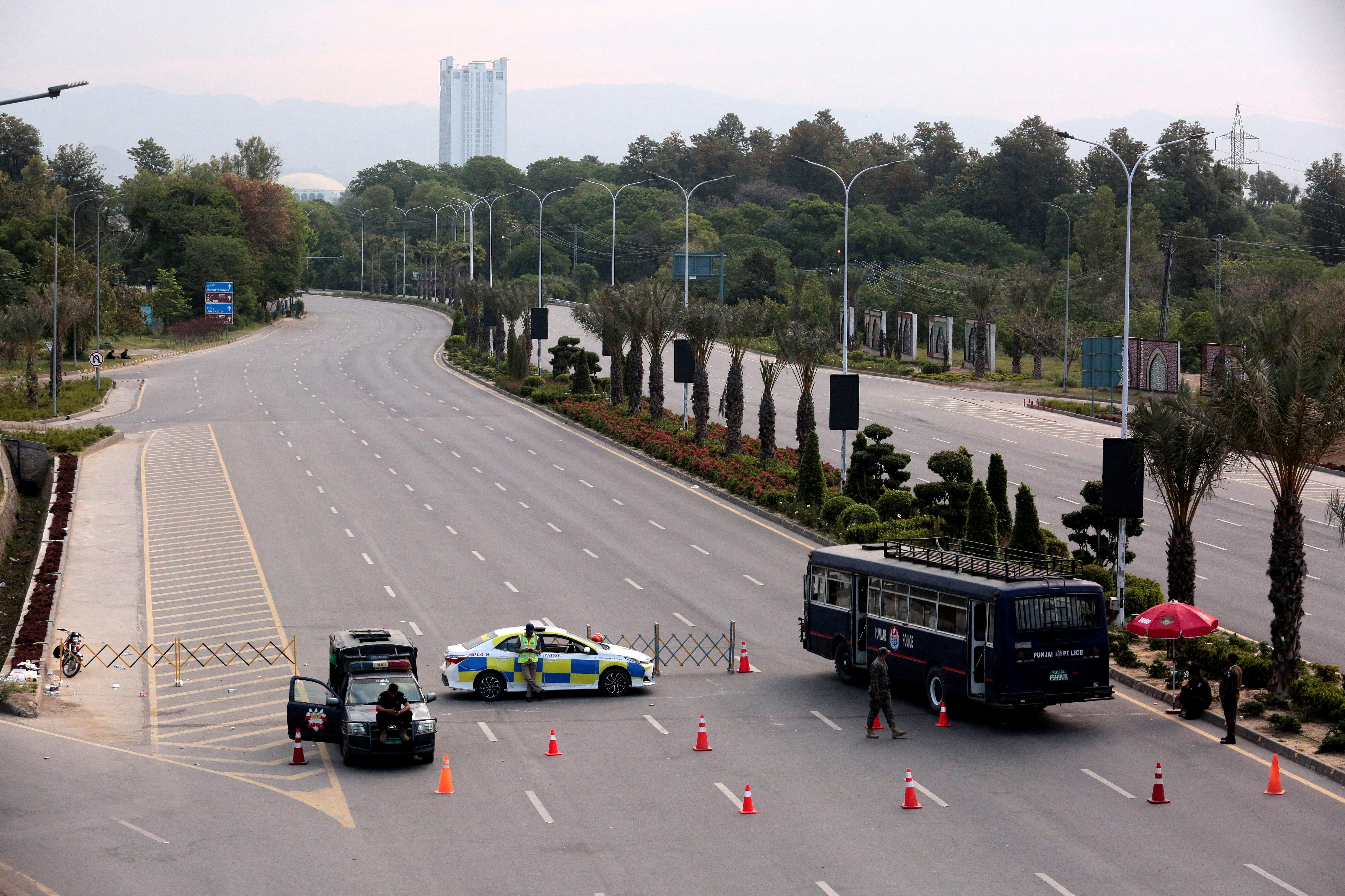 Agentes de seguridad, este jueves en Islamabad (Pakistán).