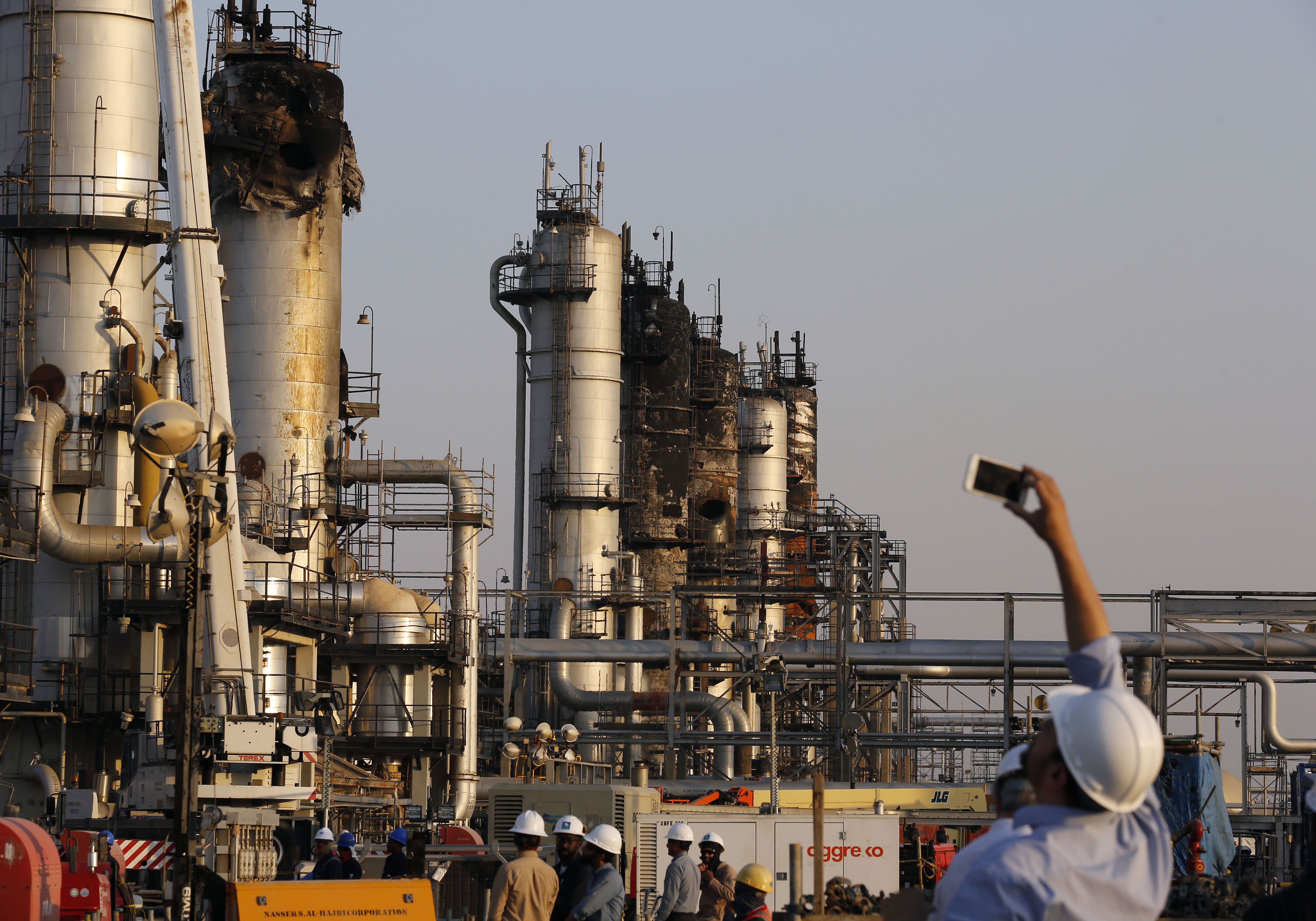 Arabia Saudí y Rusia insisten en reducir la oferta de petróleo hasta final de año