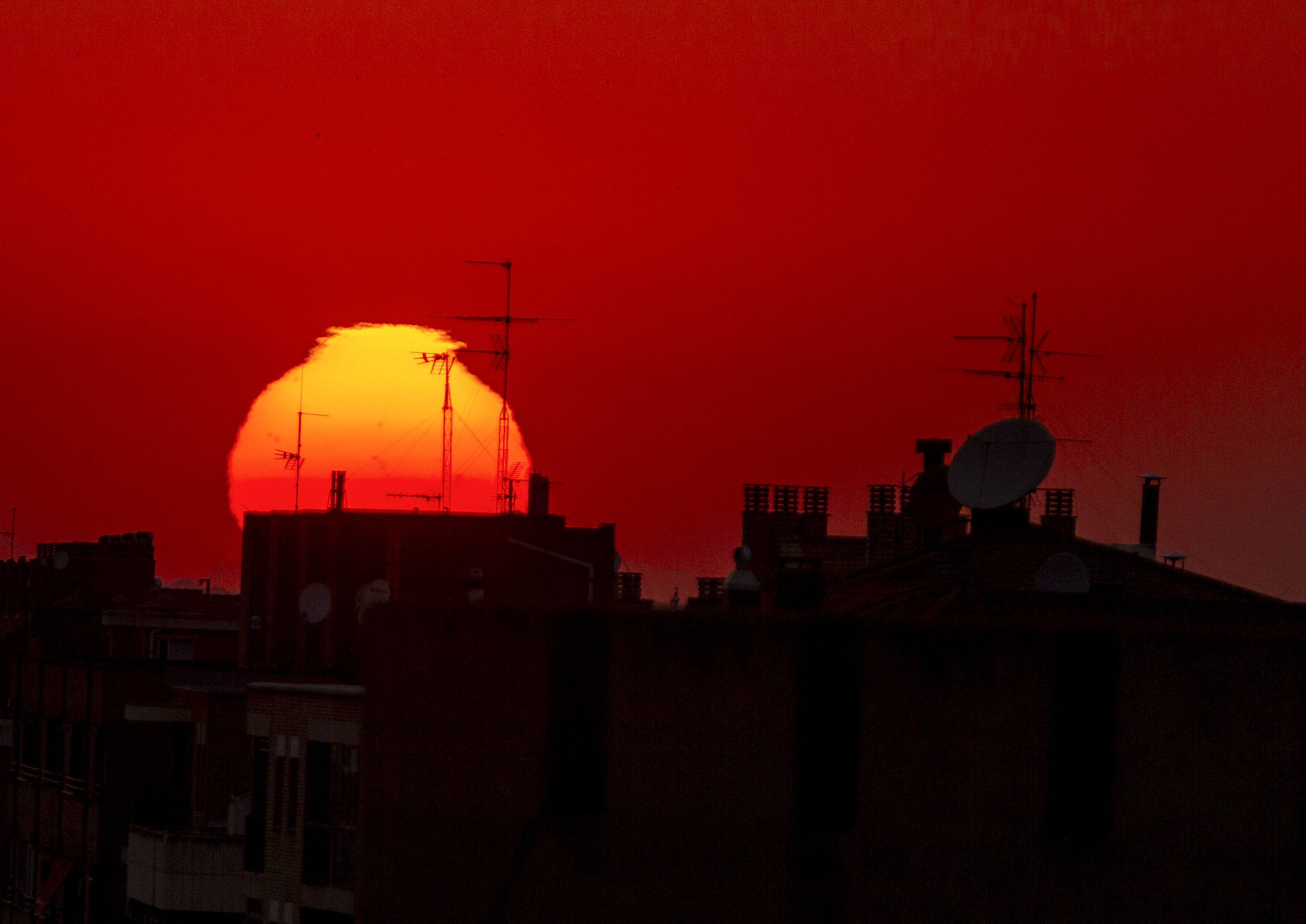  Puesta de sol, el miércoles desde Zaragoza. 