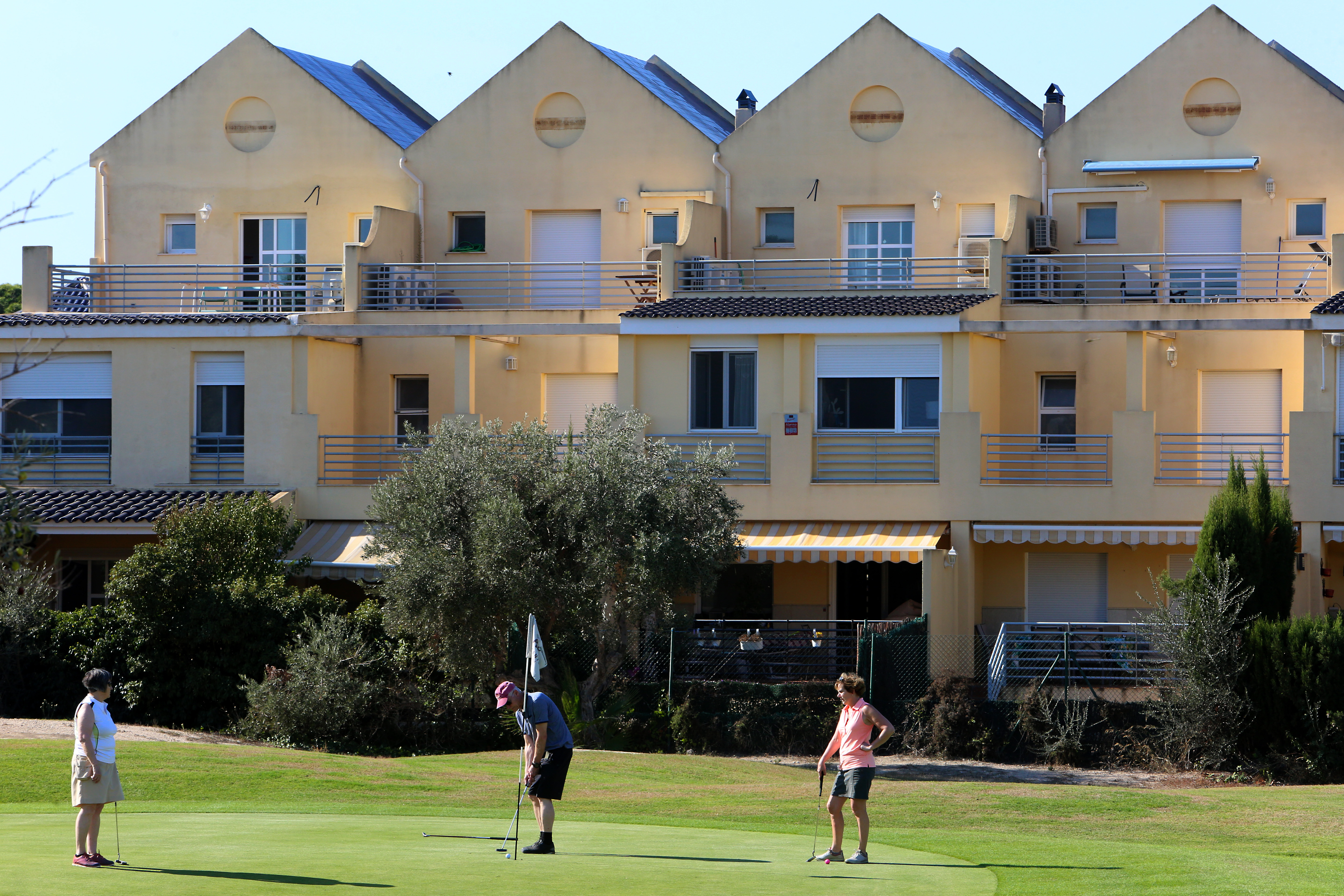 Urbanizacion de lujo  con vistas y junto al club de golf de Playa de San Juan.