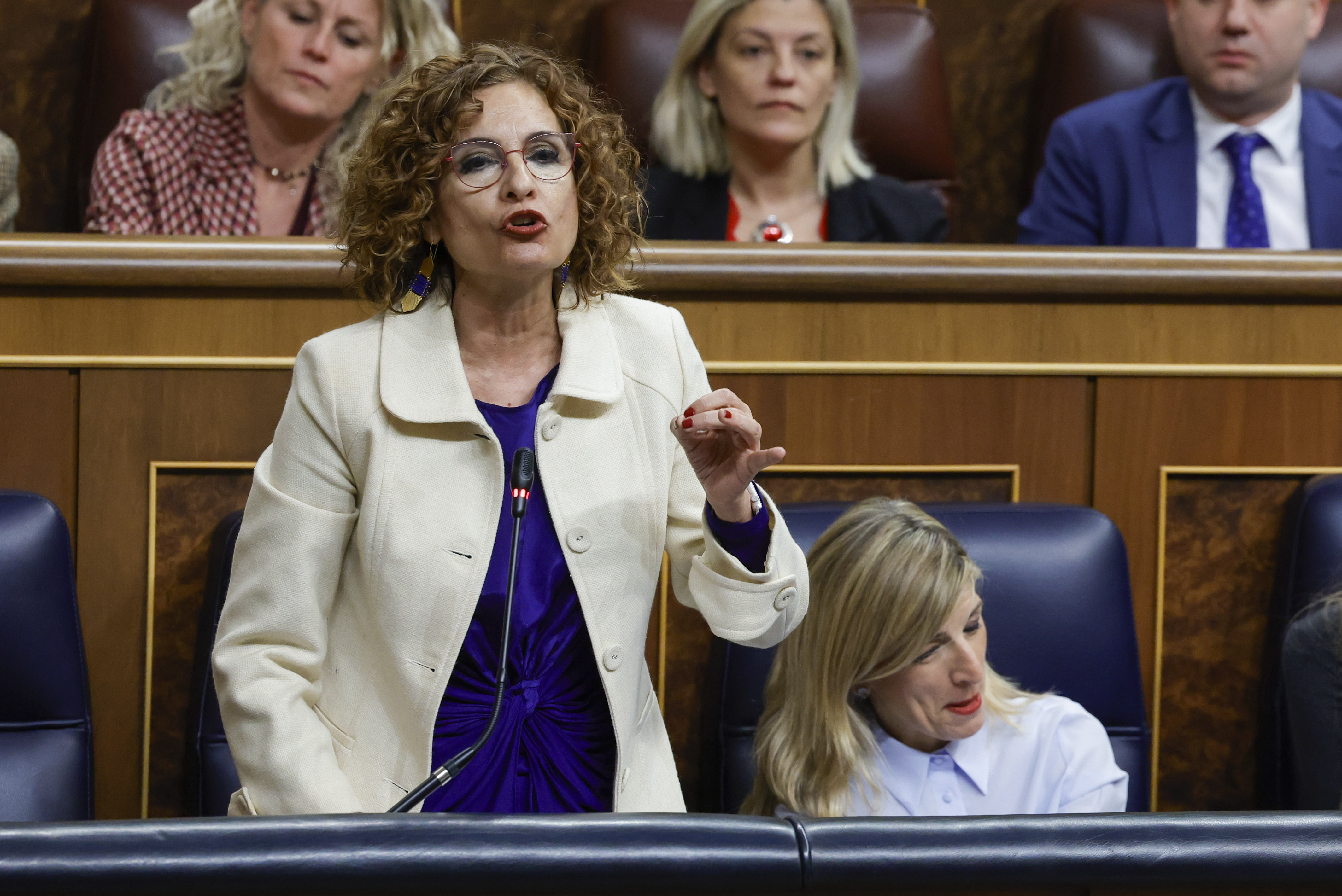 María Jesús Montero, interviene durante la sesión de control al Gobierno.