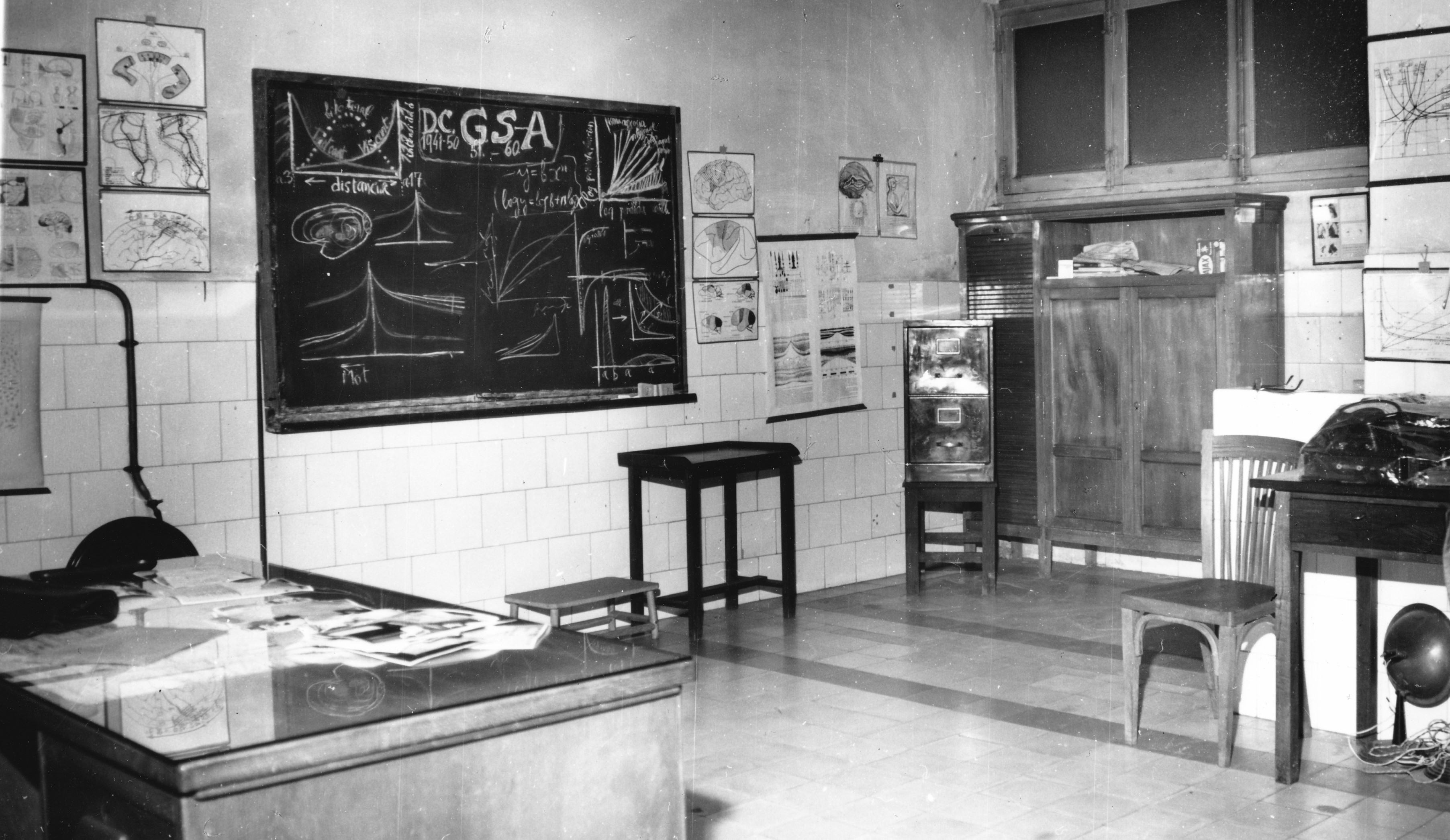El laboratorio de Justo Gonzalo en el Instituto Cajal, en Madrid, en una fecha indeterminada posterior a 1952.