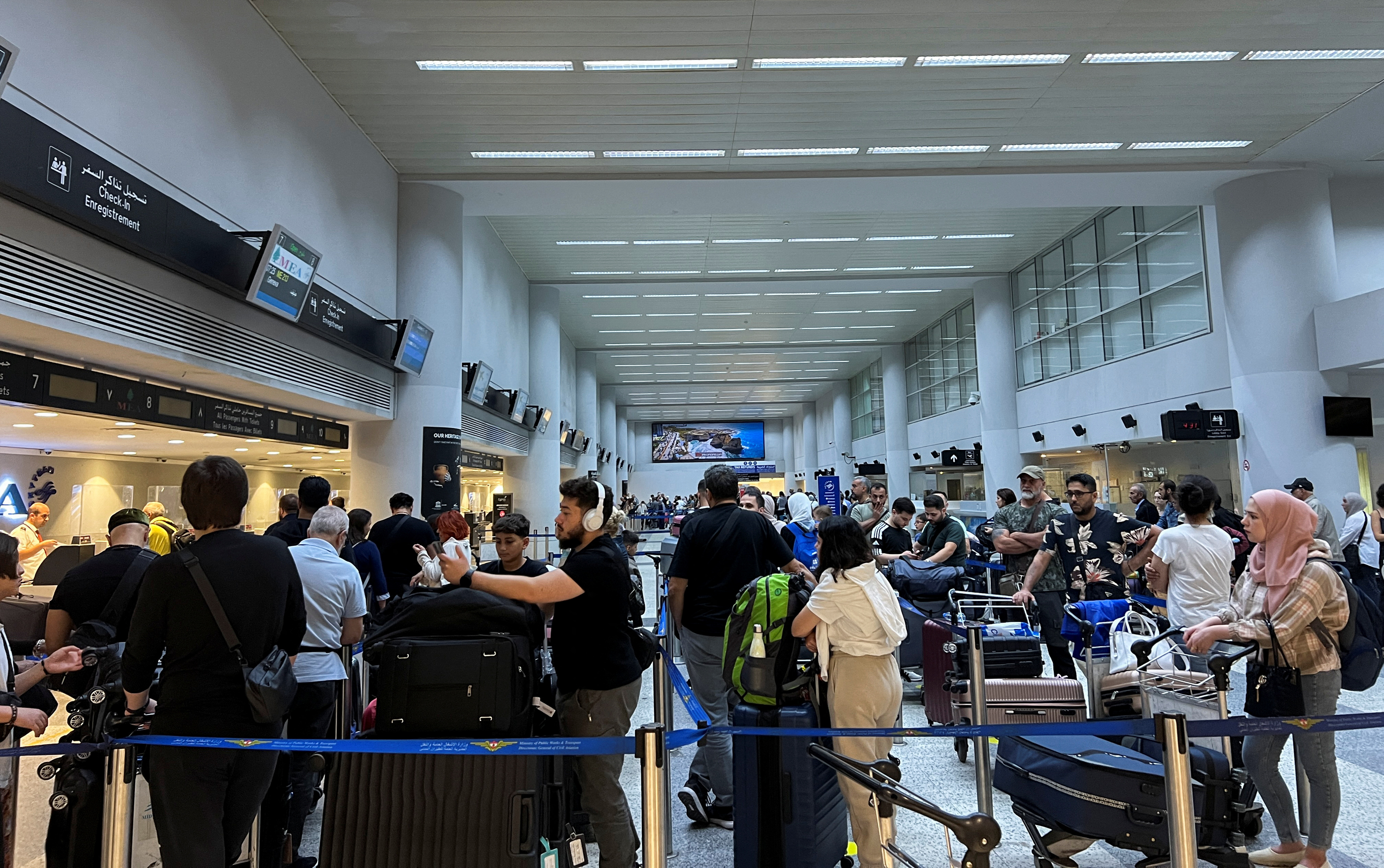 Pasajeros en el Aeropuerto Internacional Rafic Hariri de Beirut, este miércoles. 