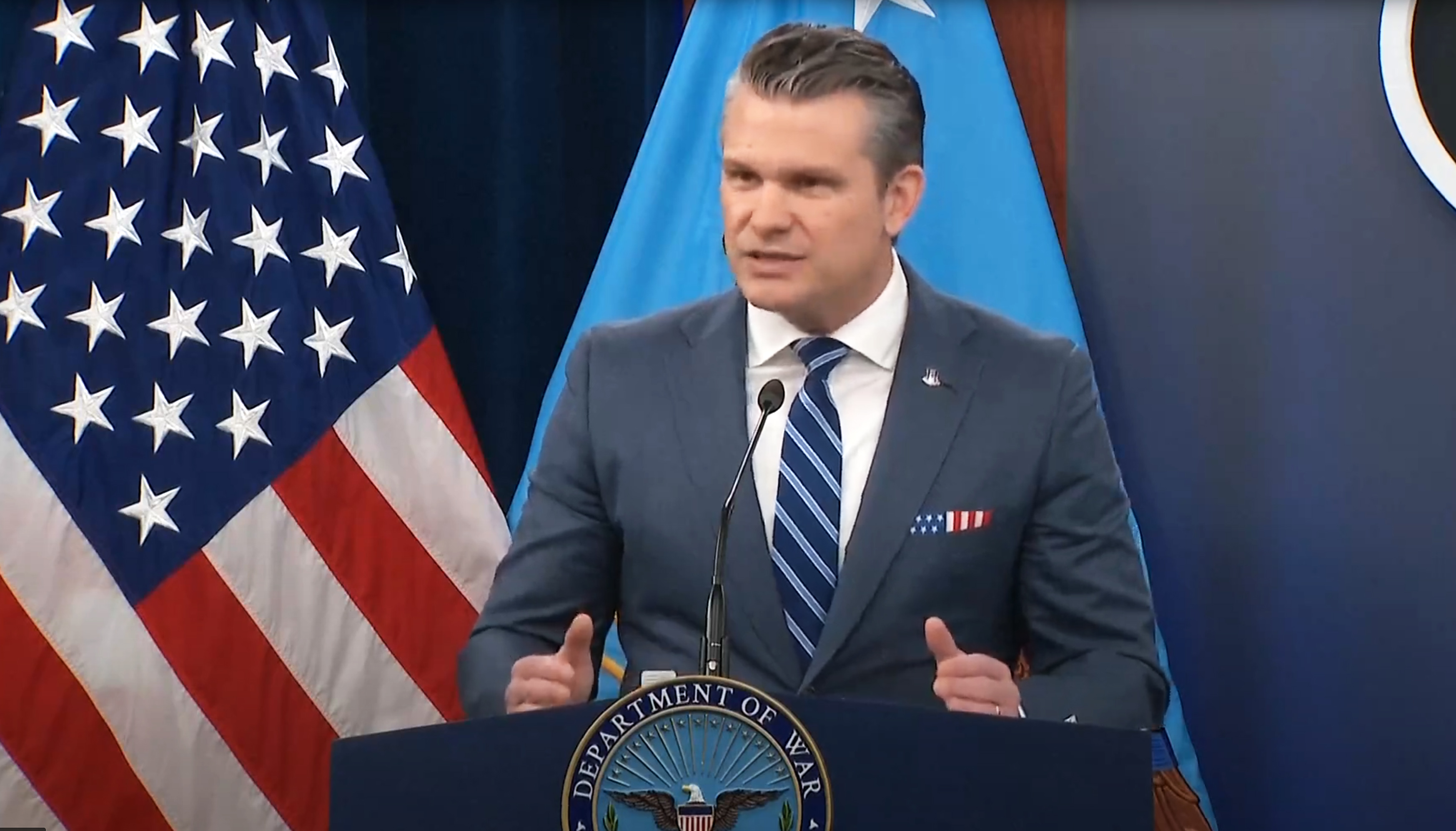 El secretario de Guerra de Estados Unidos, Pete Hegseth, este jueves en rueda de prensa en Washington.