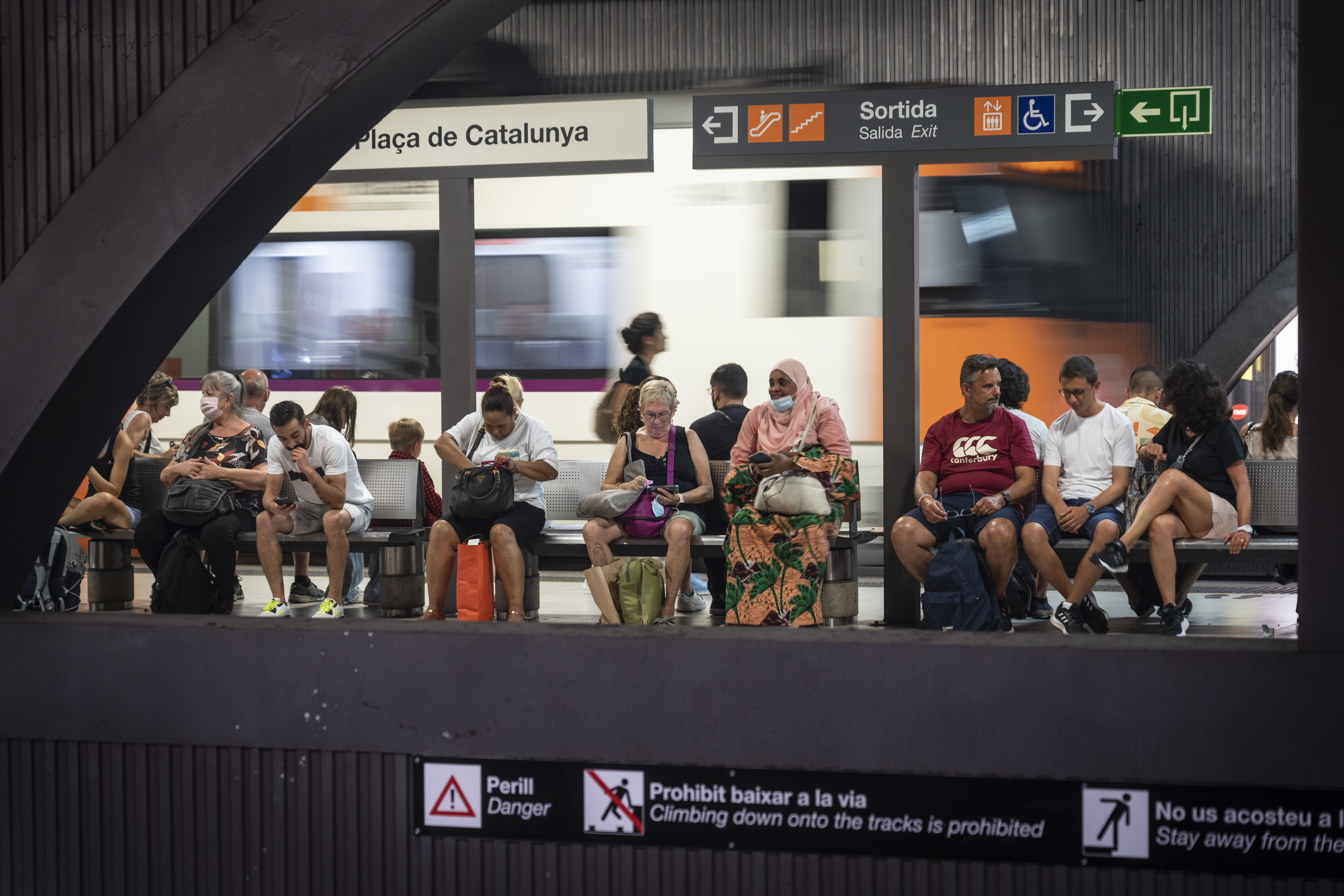 Abonos de transporte: Cómo conseguir los descuentos para metro y autobús en  las grandes ciudades desde el 1 de septiembre | Economía | EL PAÍS