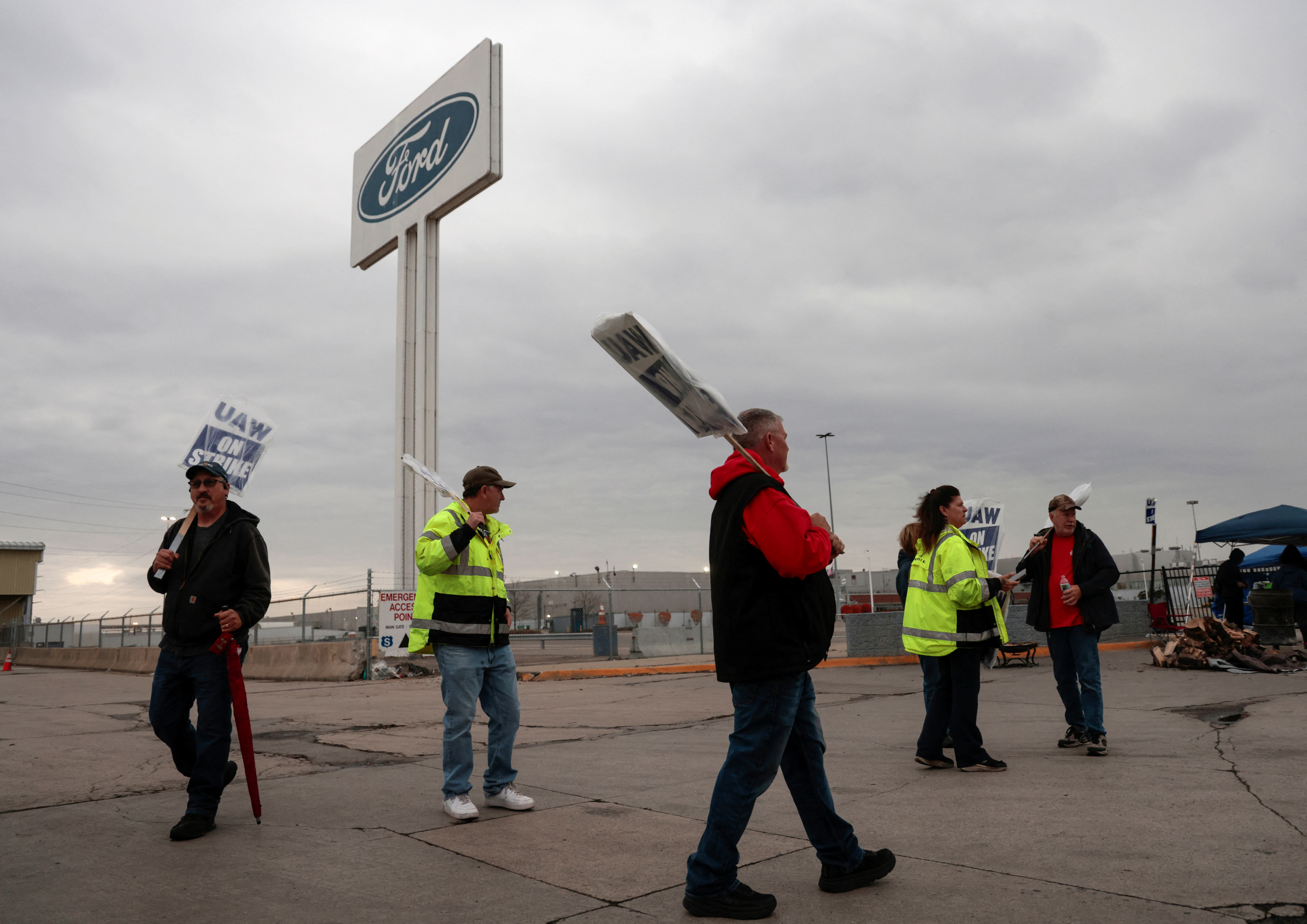 Ford retira sus previsiones de beneficios por el impacto de la huelga del motor en Estados Unidos