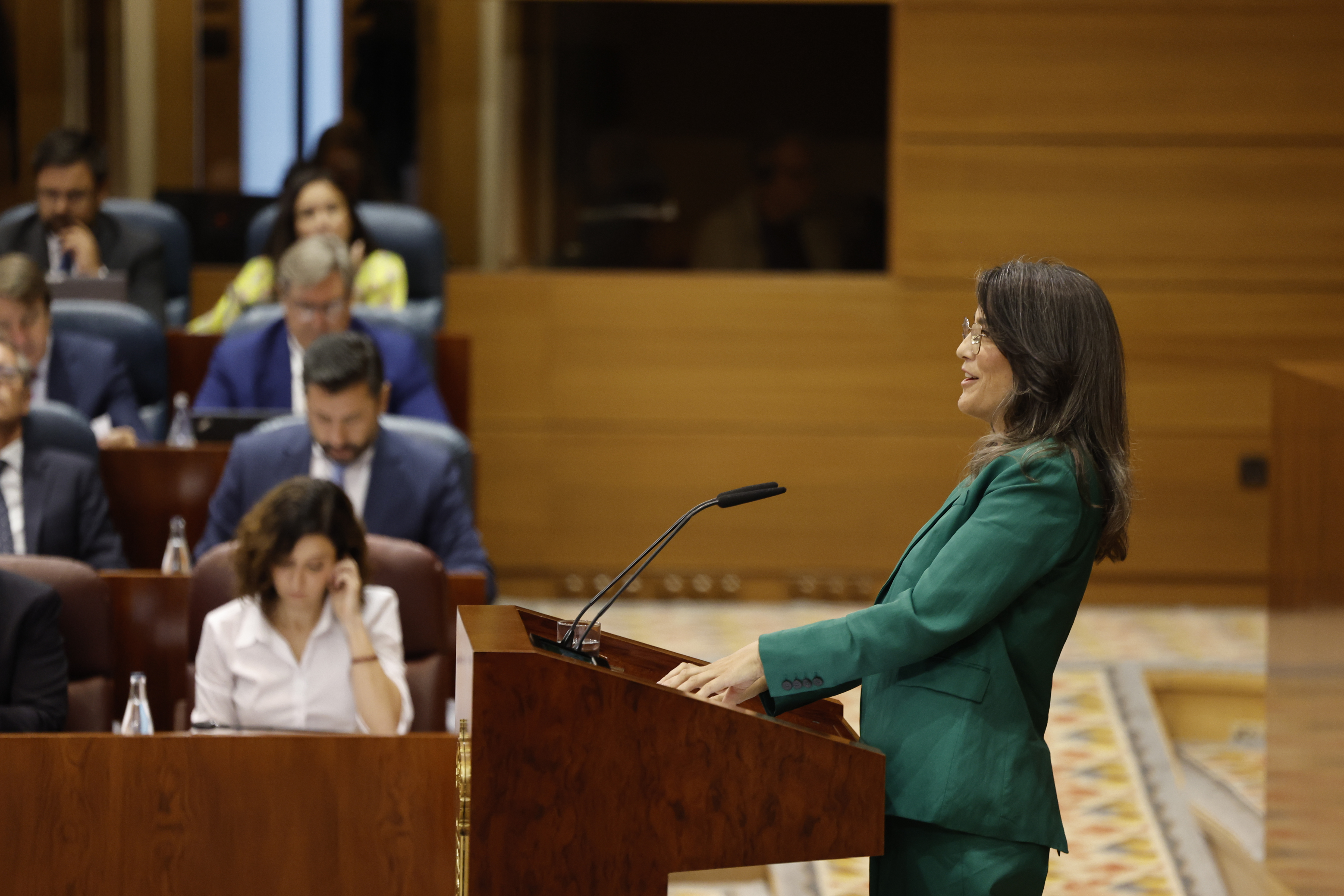 MADRID, 12/09/2025.- La portavoz de Más Madrid, Manuela Bergerot, interviene durante la segunda sesión del debate del estado de la región en la Asamblea de Madrid este viernes.  EFE/ Sergio Pérez
