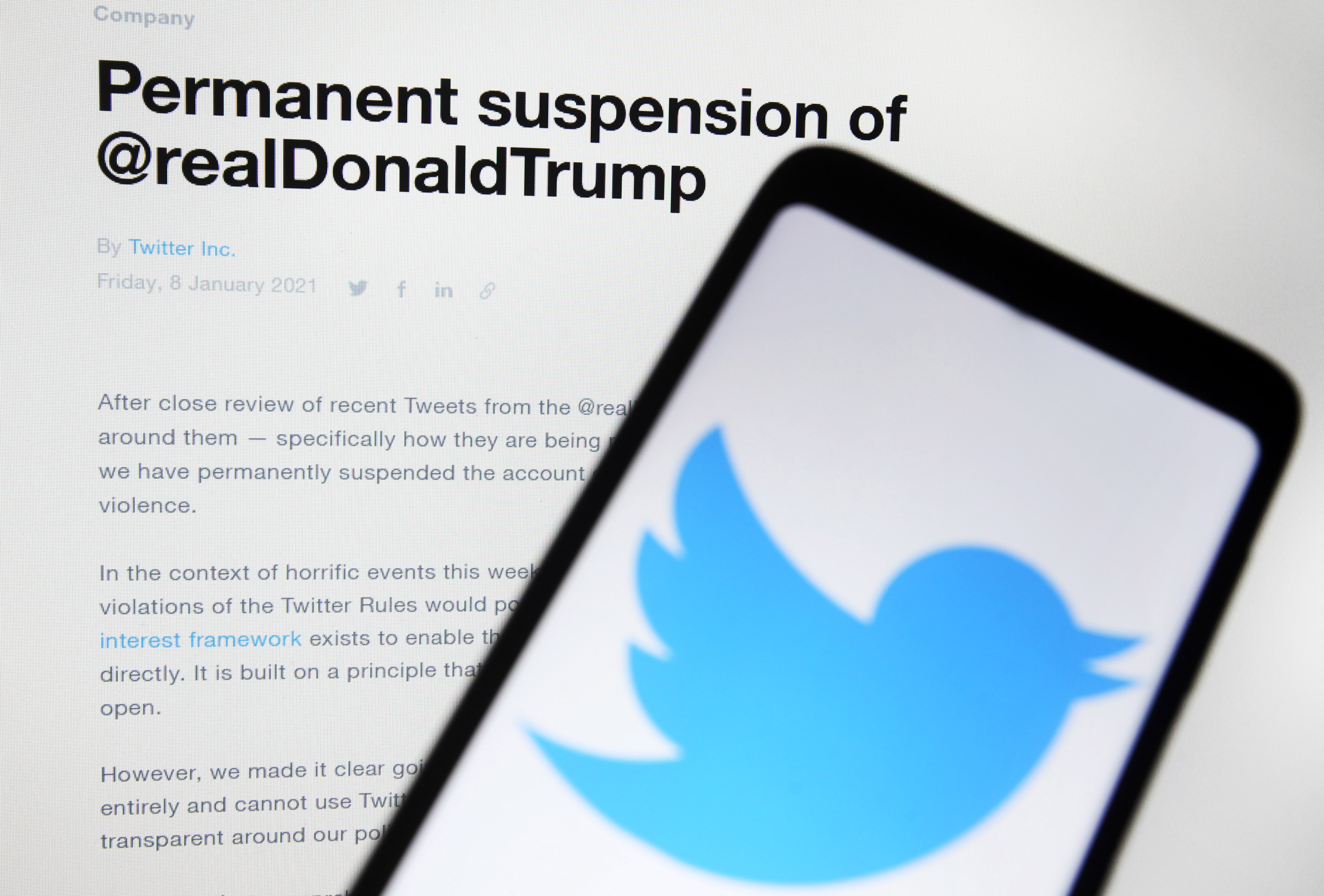 Donald Trump pide a un juez que obligue a Twitter a reactivar su cuenta