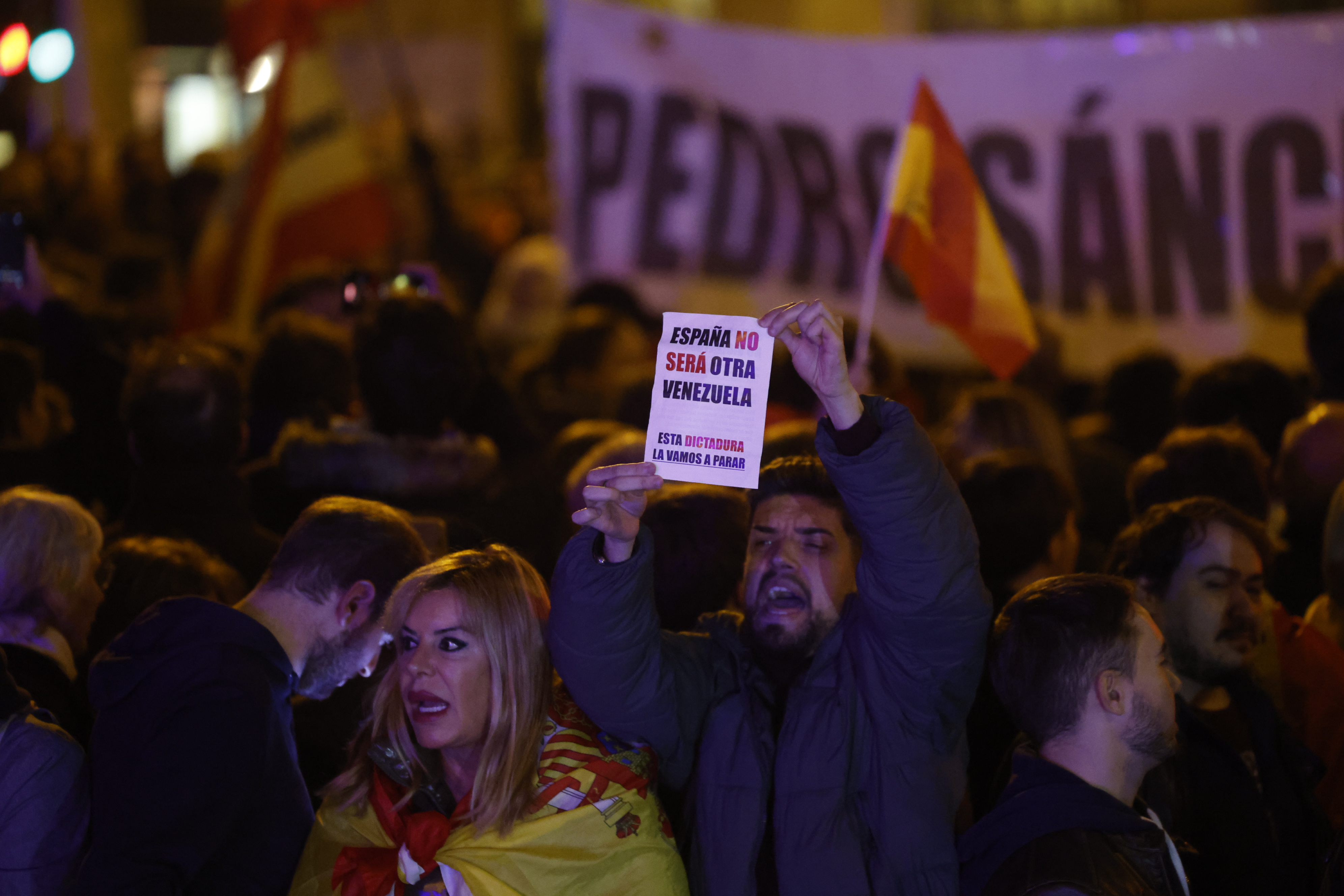 Las protestas ante las sedes del PSOE dividen al PP y Vox