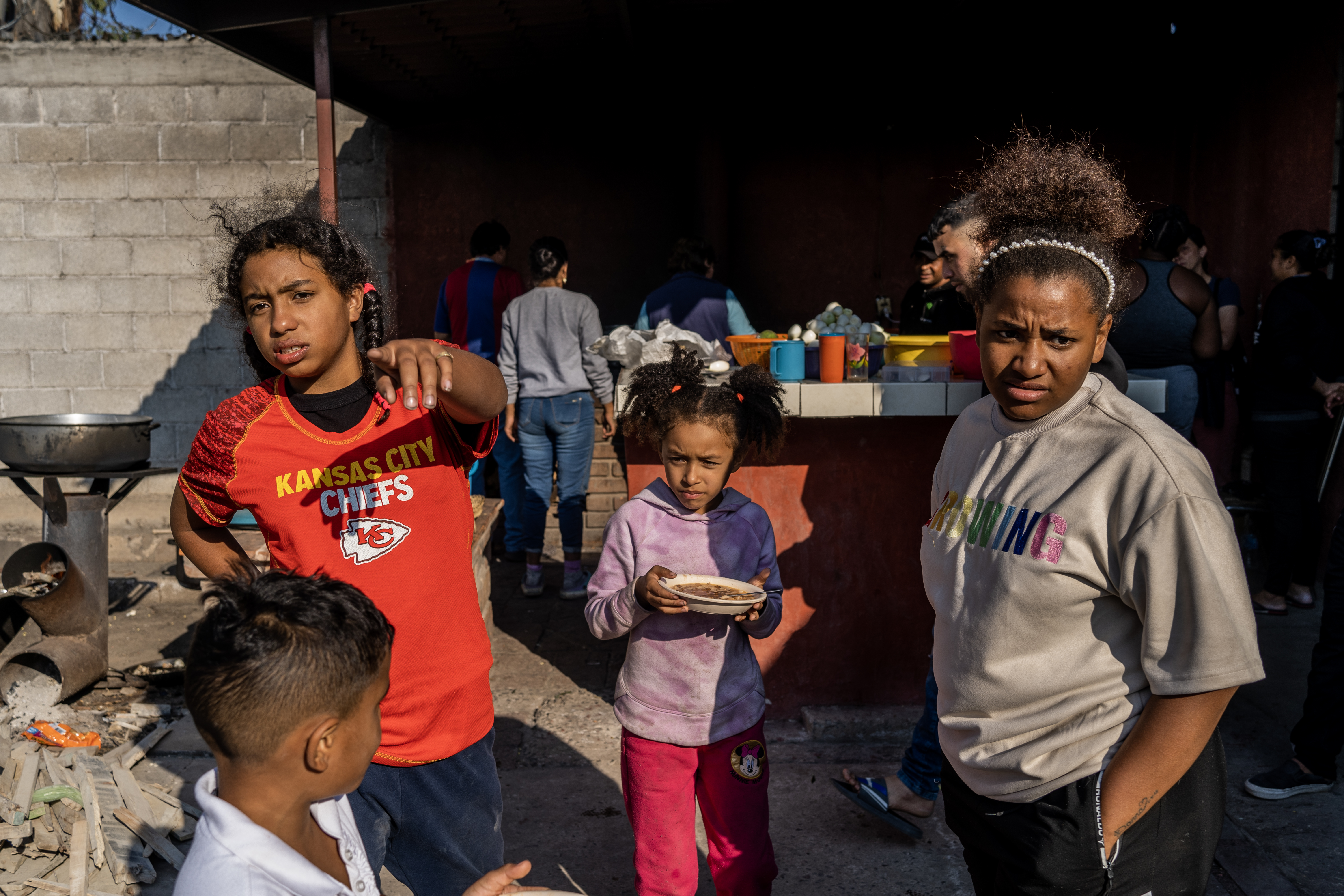 Deal to stop migrants from boarding La Bestia train - BBC News