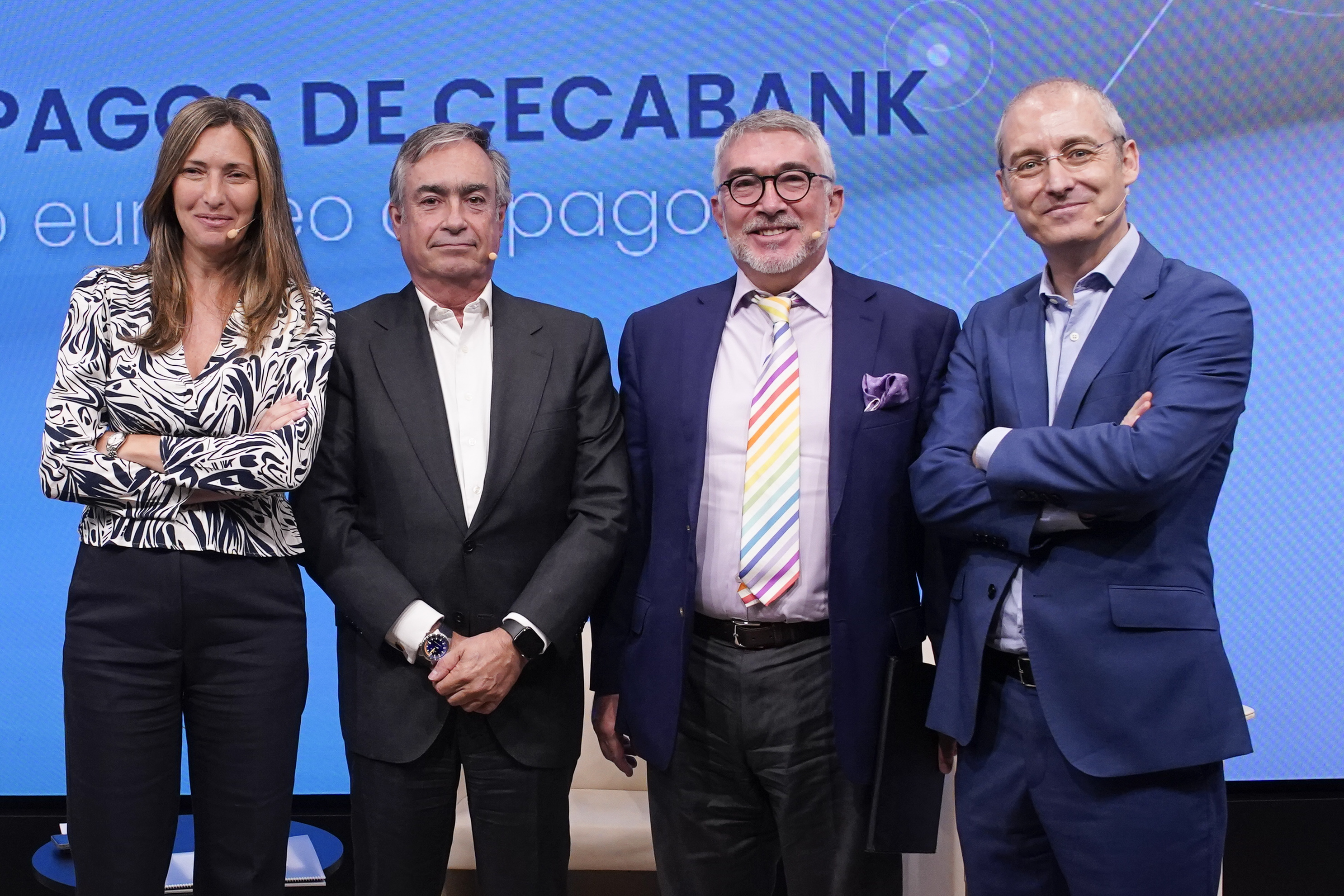 De izquiera a derecha: Alejandra Bernabei, directora general de Euro 6000; Juan Carlos Martín Guirado, consejero delegado de STMP y presidente de ECPA; Javier Santamaría, presidente de Iberpay; y Julio César Fernández, director de desarrollo de negocio y soporte operativo de Cecabank.