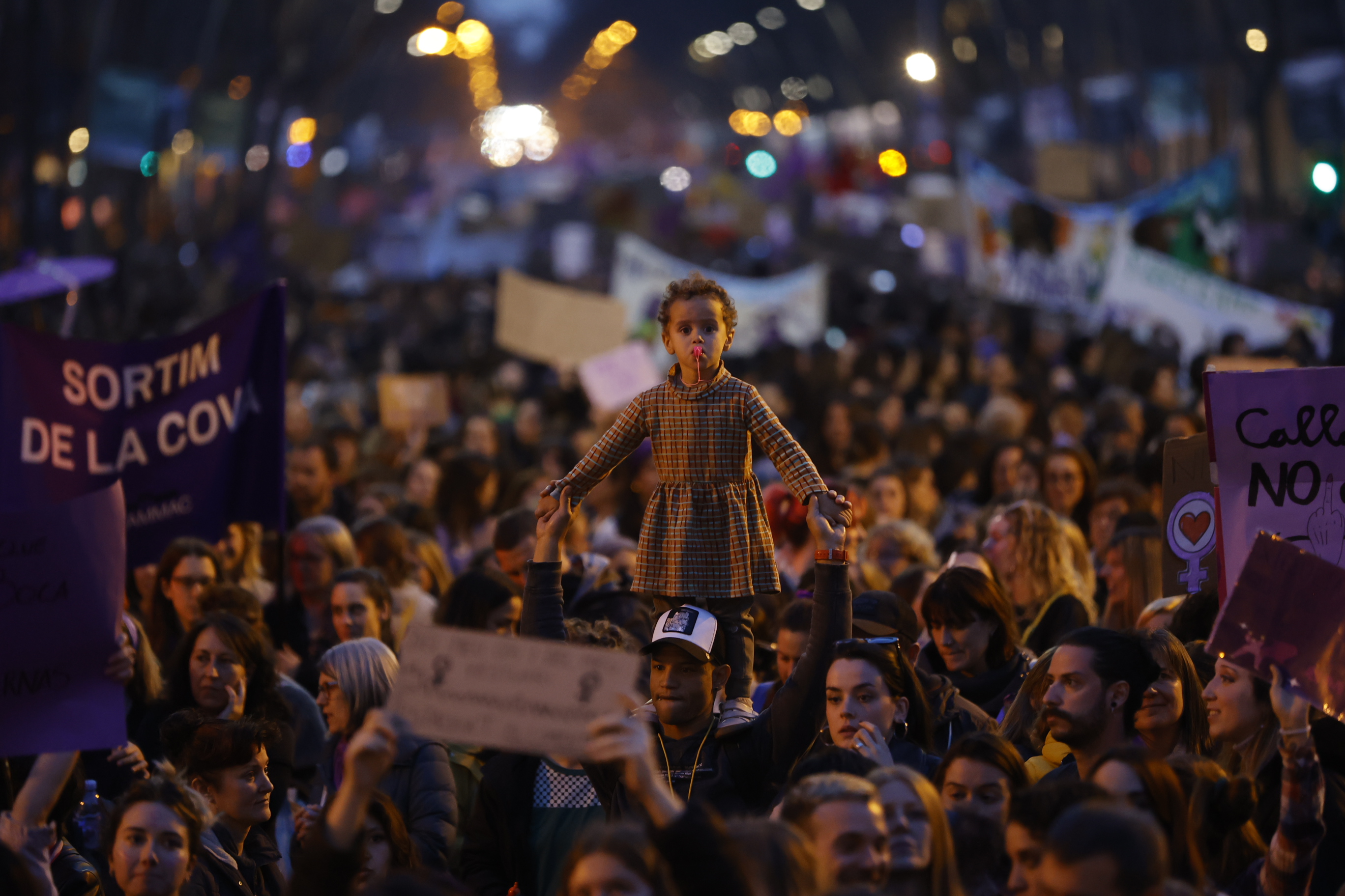 Miles de personas se manifiestan en un 8 de marzo unitario en Barcelona, 8M: Día de la Mujer