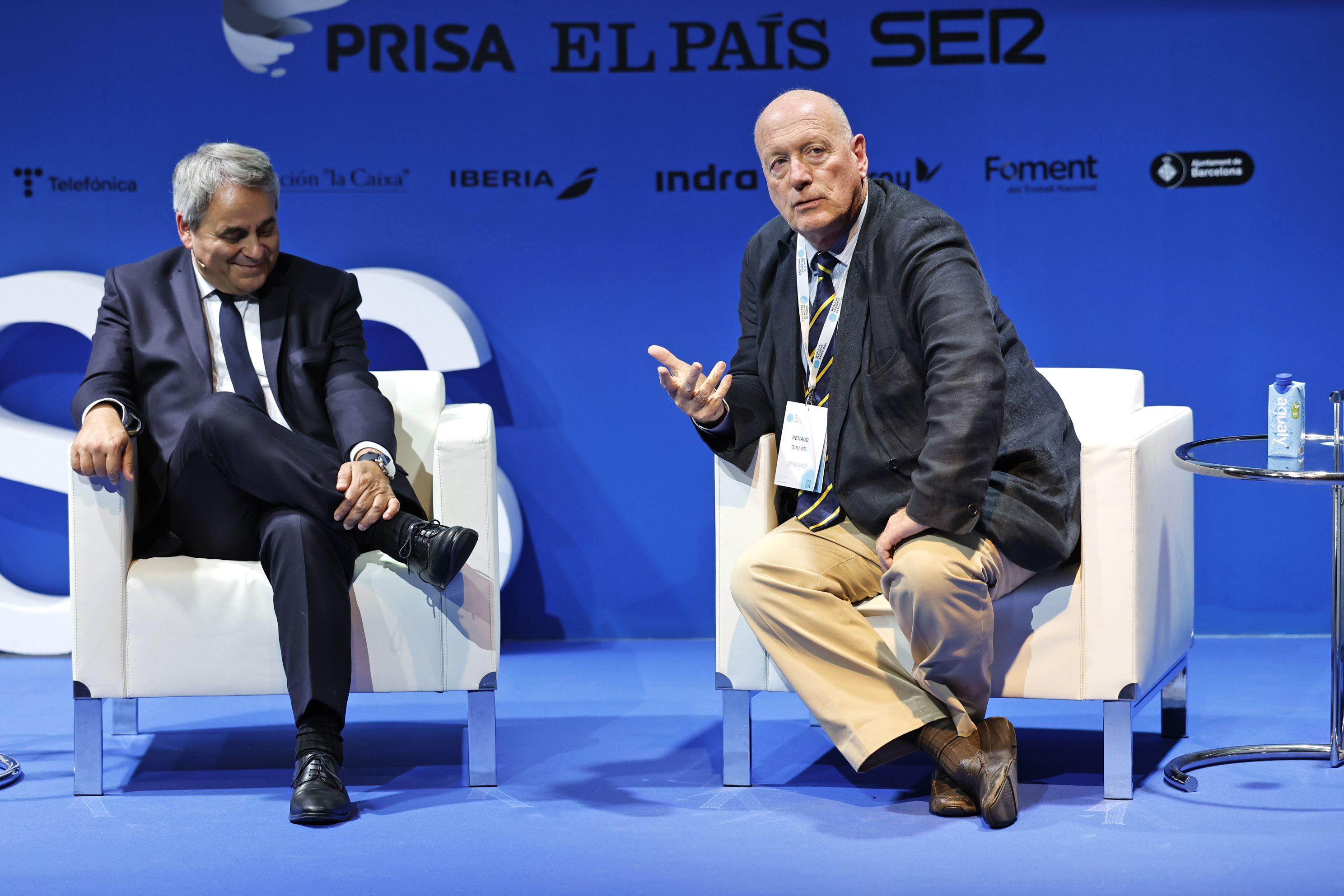 
Dvd 1236 (14-10-24). World in Progress Barcelona.  Xavier Bertrand (izquierda), presidente del Consejo Regional de Hauts-de-France y exministro francs junto a Renaud Girard, periodista de Le Figaro.