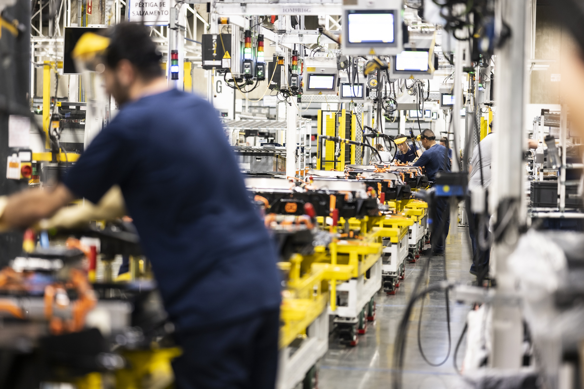 El Gobierno planta cara a Francia para que el Peugeot e-208 se fabrique en la planta de Zaragoza