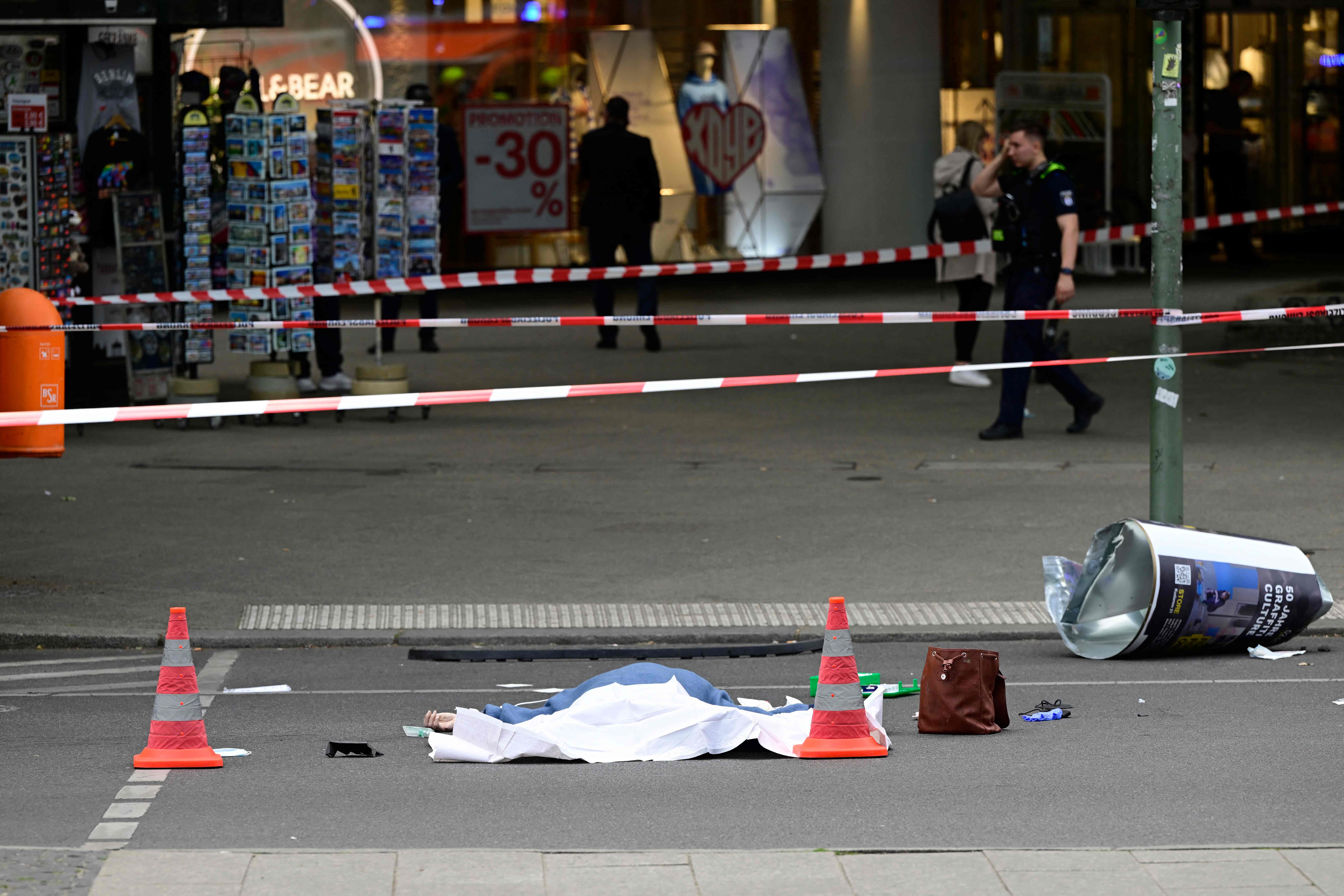 Al menos un muerto y decenas de heridos al arrollar un vehículo a una multitud en Berlín