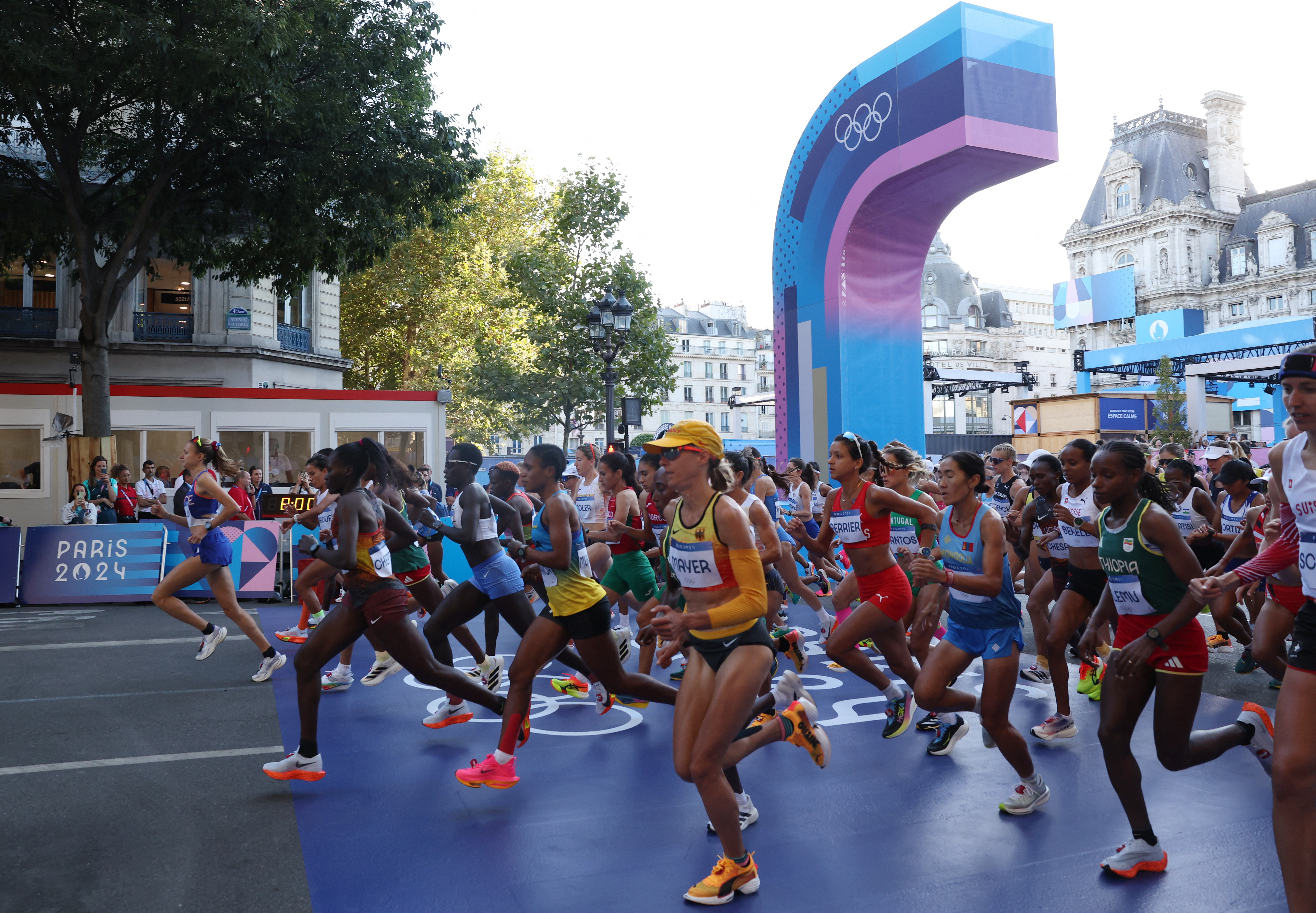 Salida del maratón femenino de París 2024.