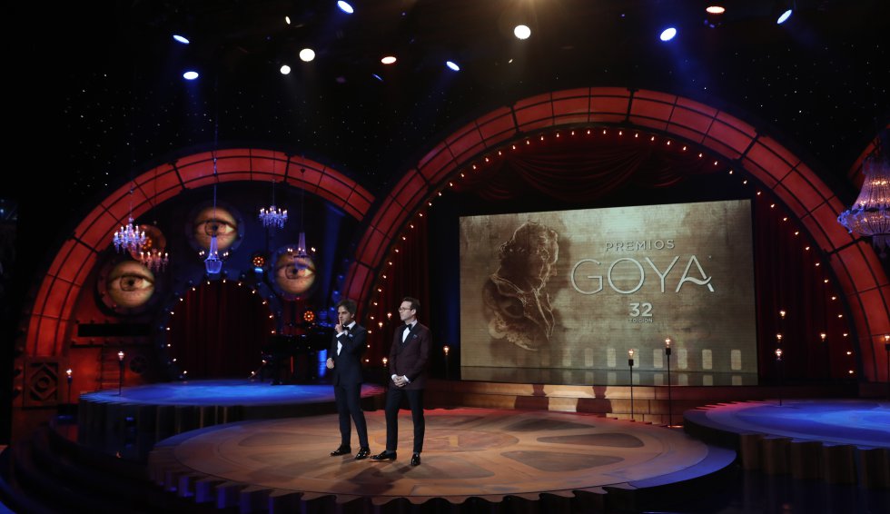 Una estatuilla de los premios Goya vista durante la inauguración de la  exposición fotográfica 'De Valencia a los Goya' con motivo de la  celebración de la XXXVI Gala de los Premios Goya