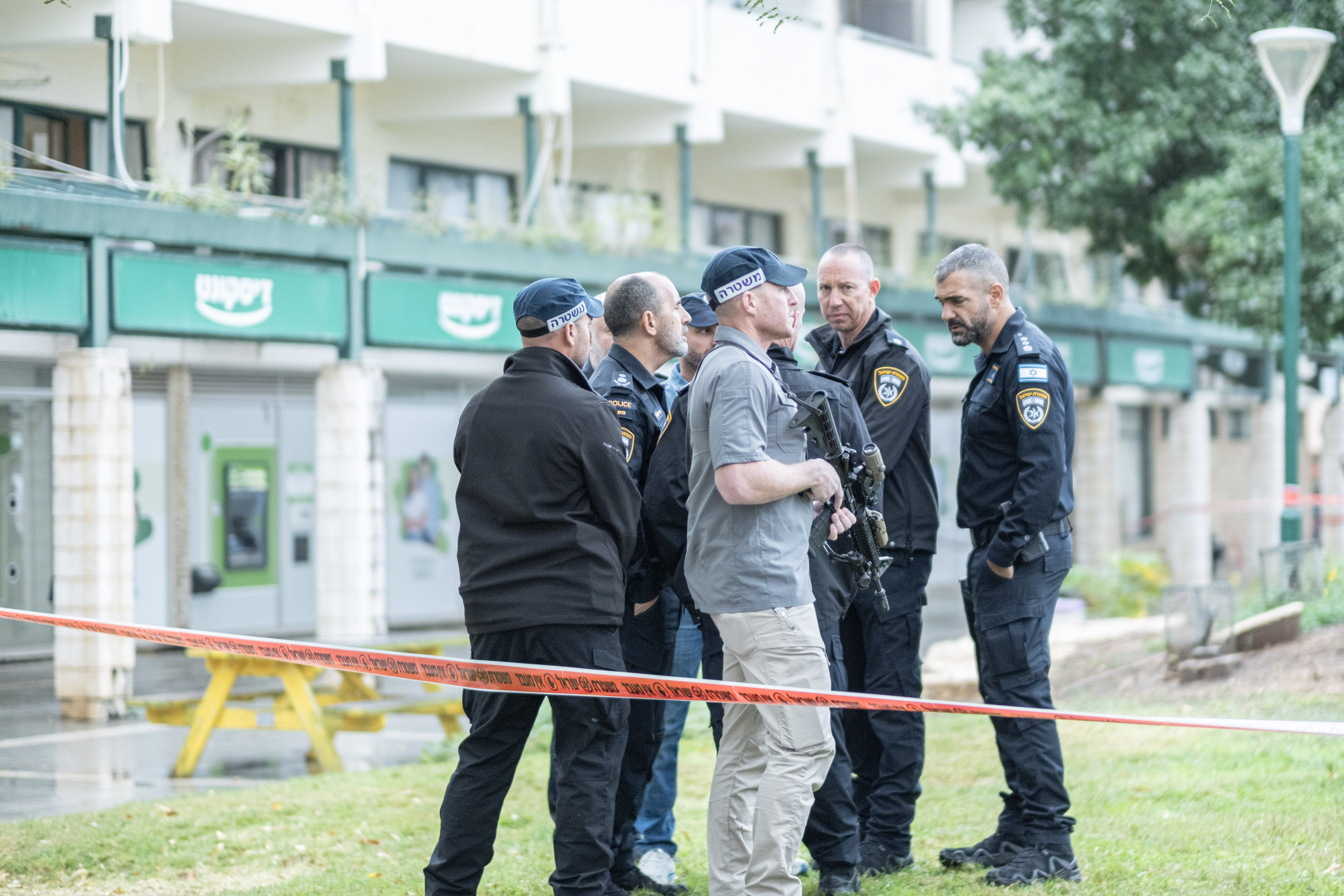 La policía en el lugar en el que la anciana fue asesinada en Tel Aviv este viernes. 