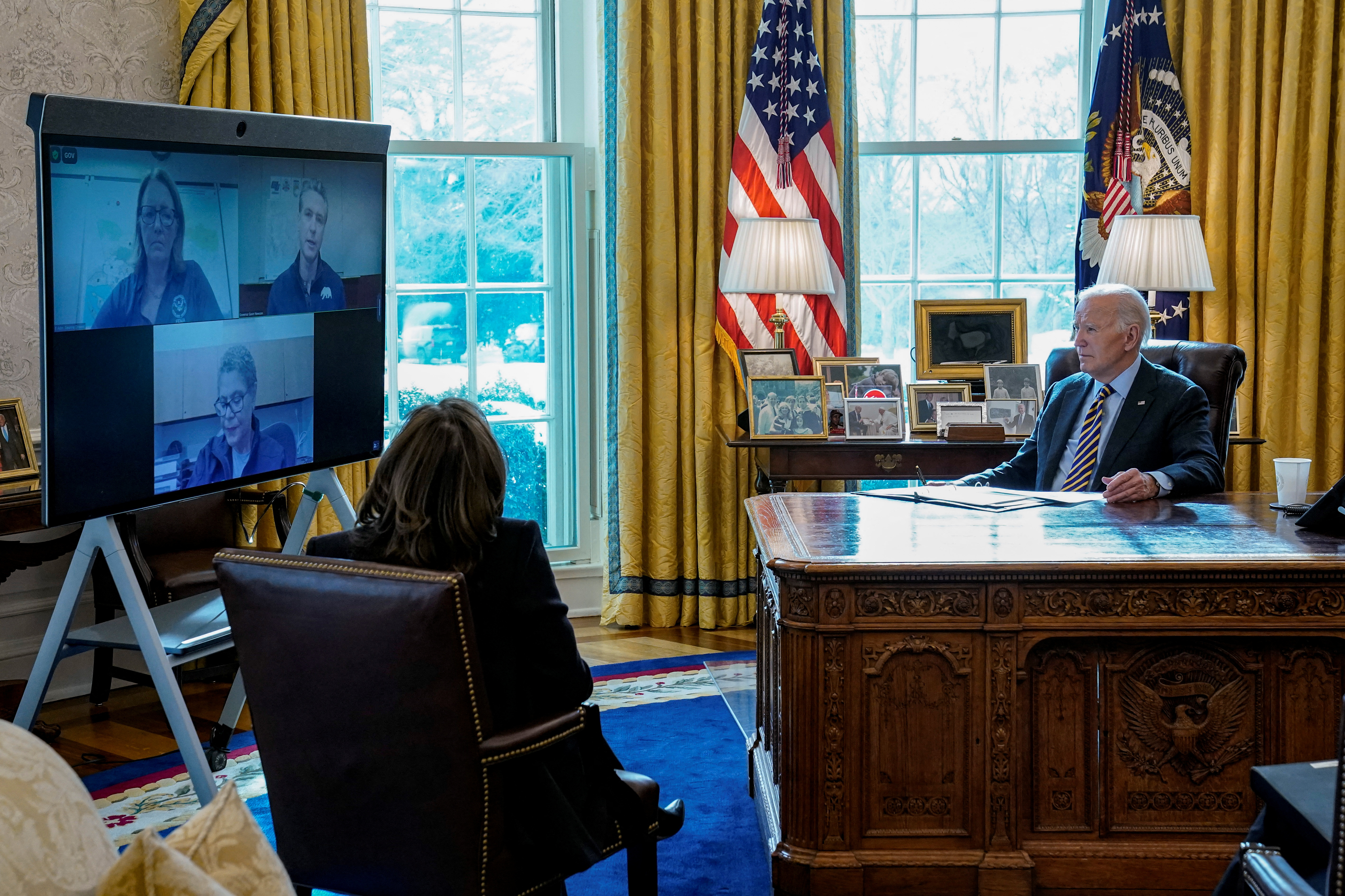 U.S. President Joe Biden and U.S. Vice President Kamala Harris attend a briefing on the federal response to the wildfires across Los Angeles, in the Oval Office at the White House in Washington, U.S., January 10, 2025. REUTERS/Elizabeth Frantz