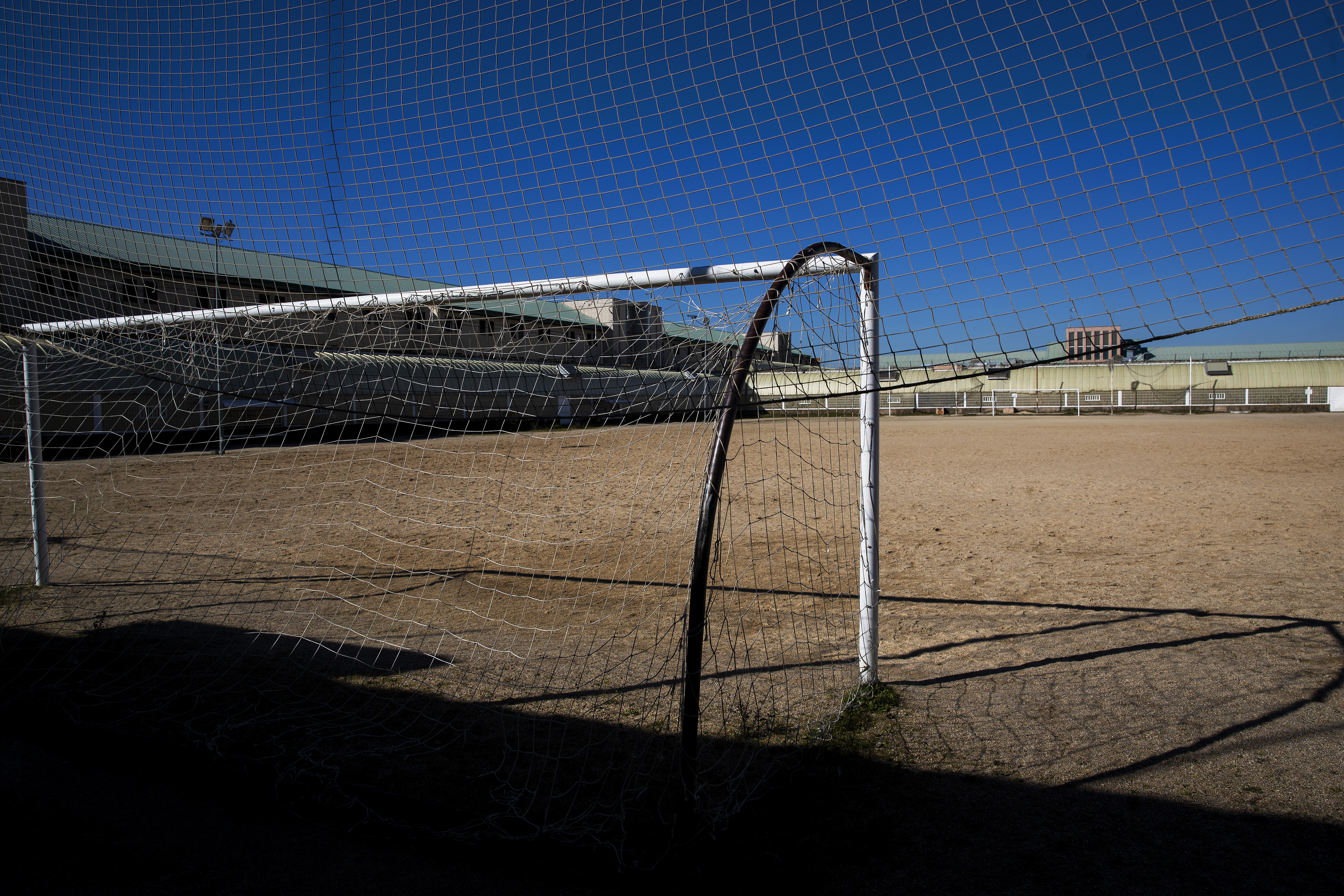 Campo de fútbol de arena en el corazón del centro penitenciario de Navalcarnero.