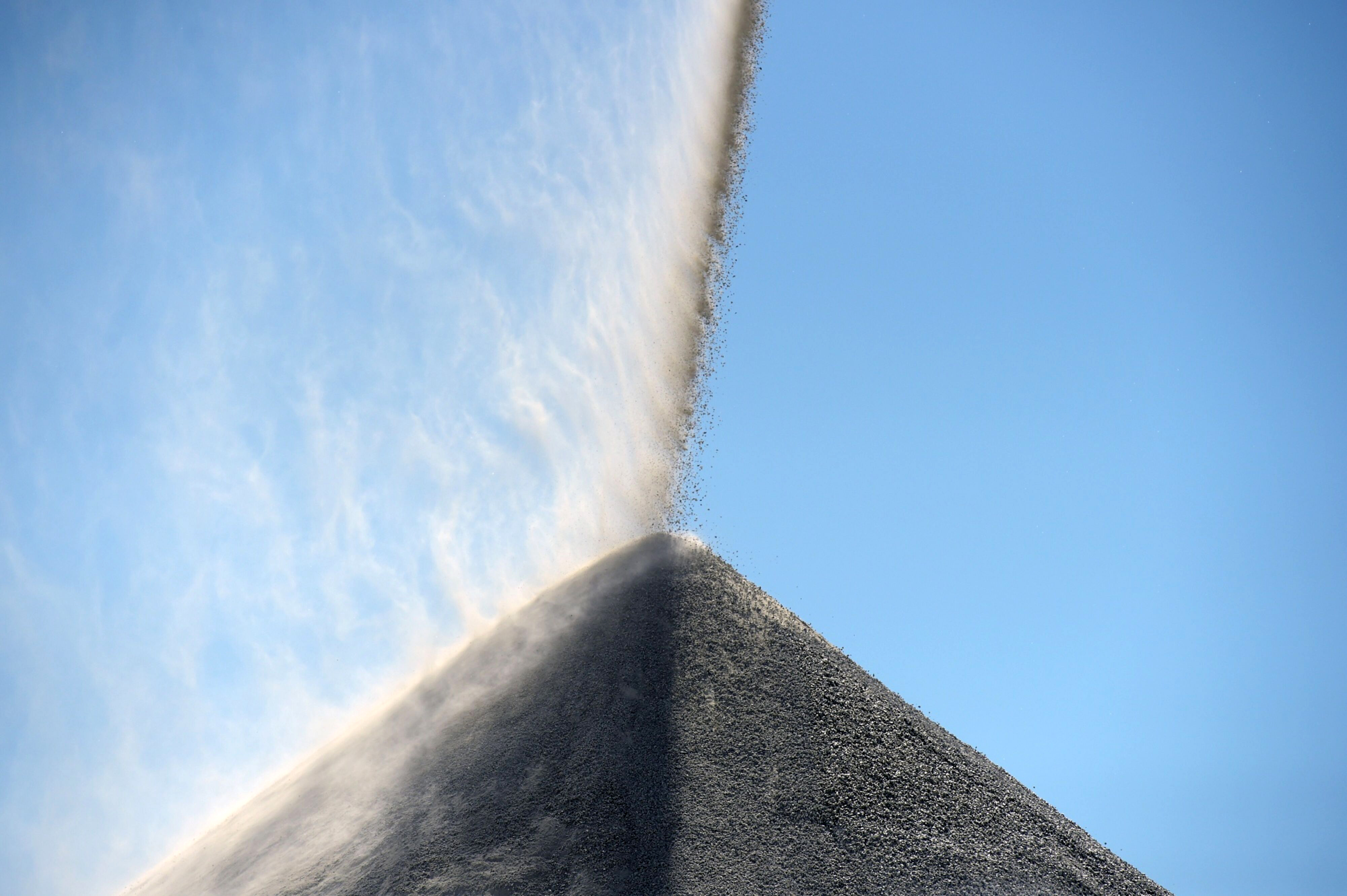 Grandes potencias pelean por el control de los metales esenciales para la transición energética