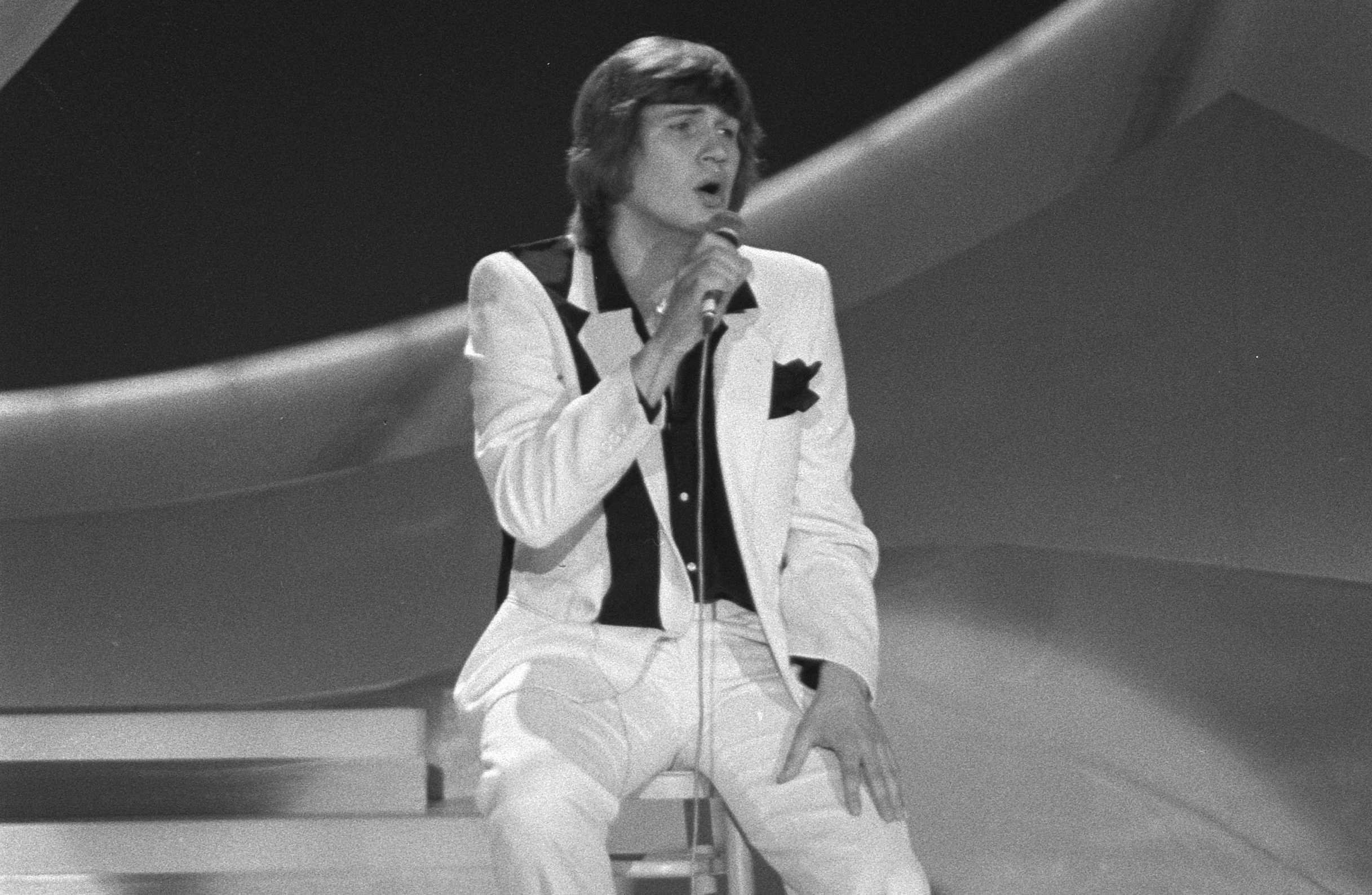 El cantante Johnny Logan, en su actuación en Eurovisión en 1980.
