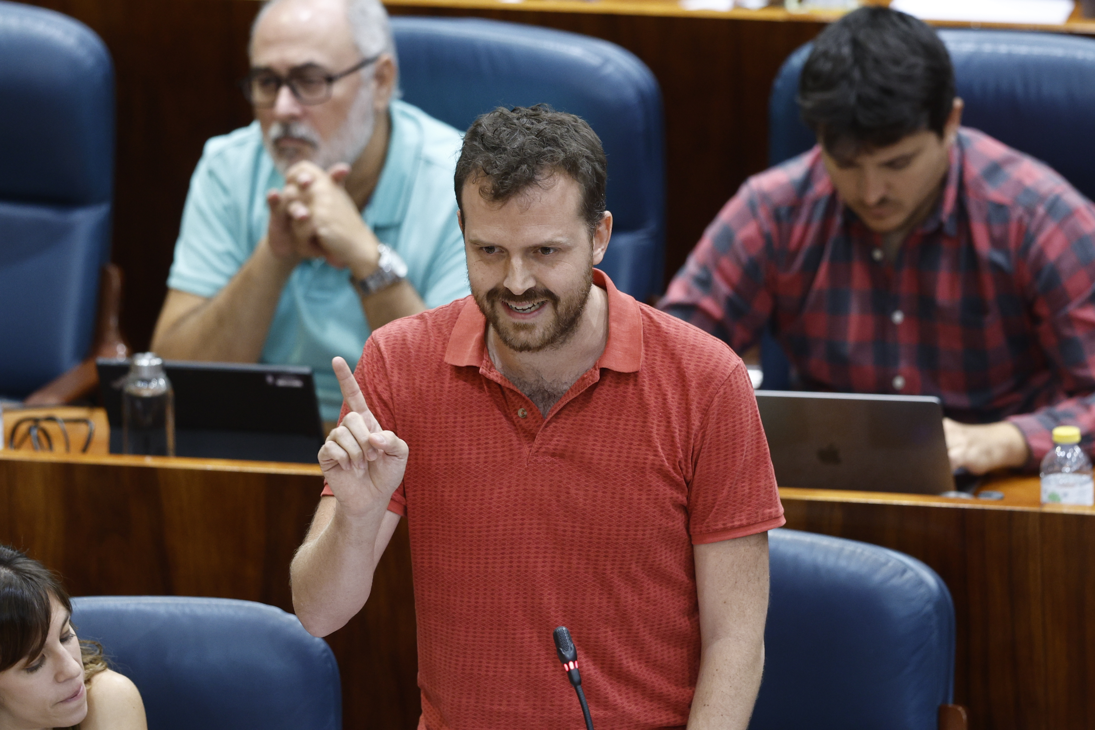 Un diputado de Más Madrid llama “facha” a Ayuso y se monta una gran bronca en la Asamblea