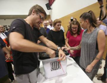 EMPIEZAN A RECONTAR VOTOS DEL REFERÉNDUM DONDE SE HA PODIDO VOTAR