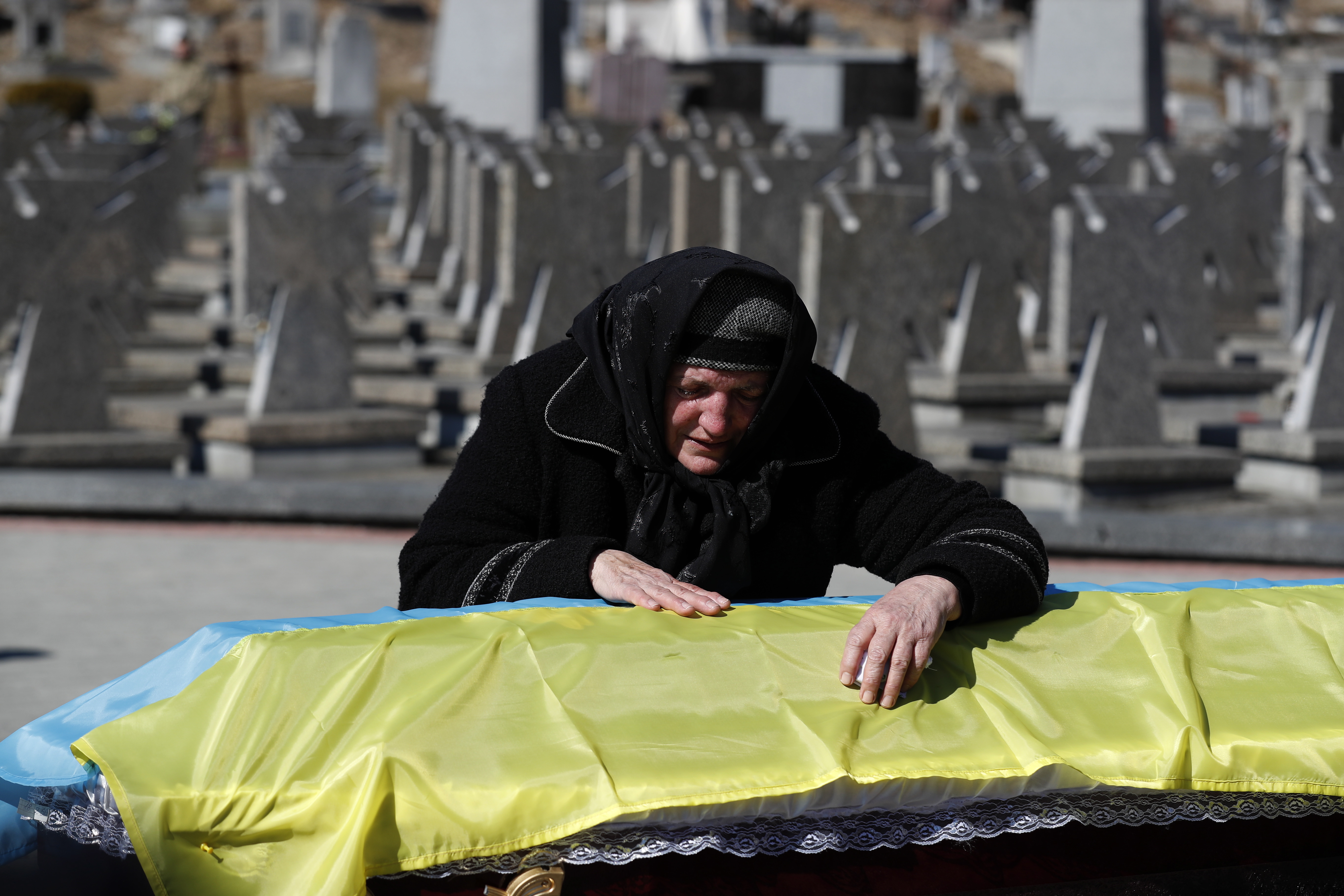 Новости 2024 года последние про украину. Похороны украинских военных. Похороны погибших на Украине российских военных 2022.