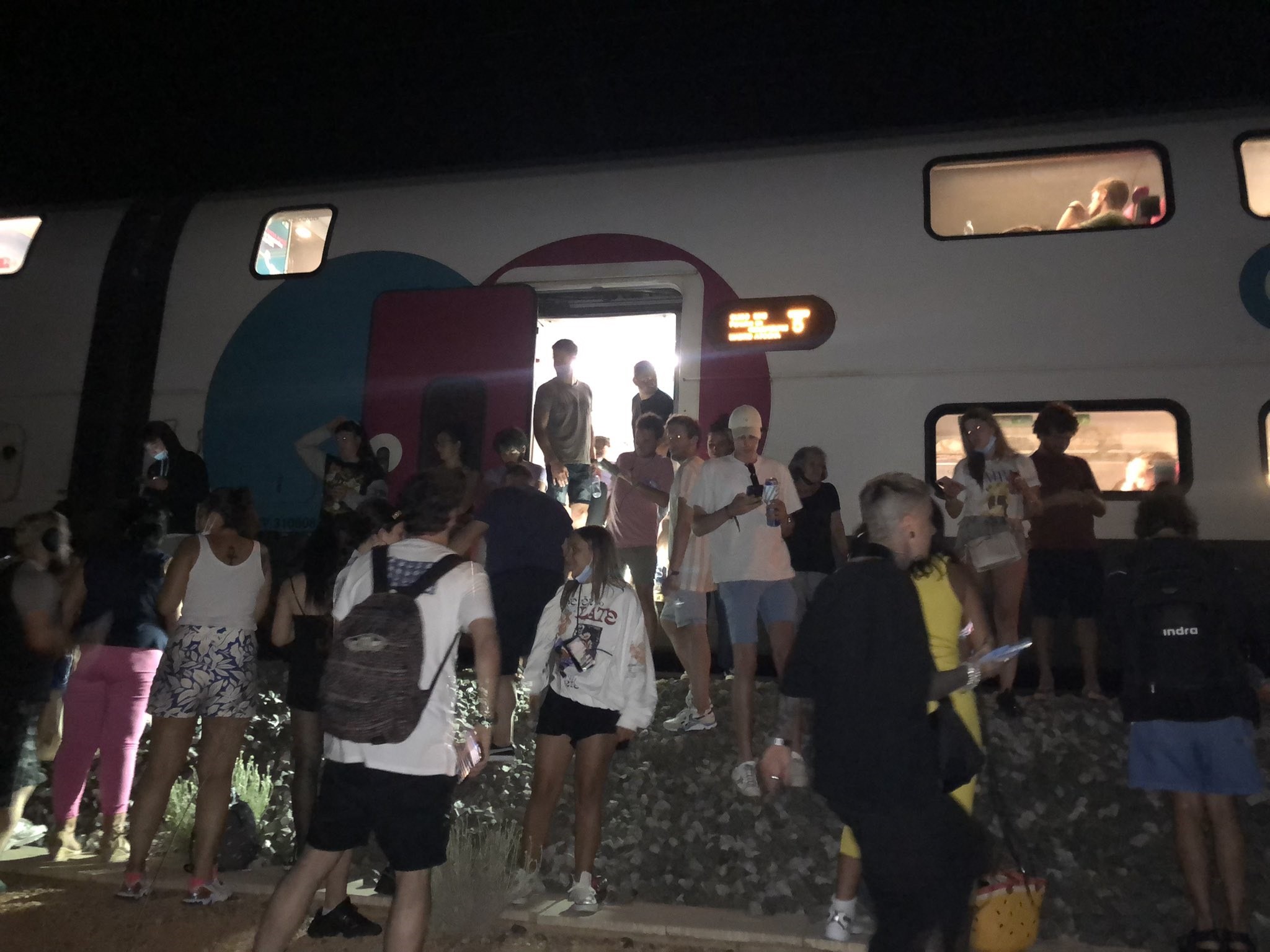 Una avería en un tren de Ouigo deja tirados a los pasajeros más de tres horas en el trayecto Barcelona-Madrid