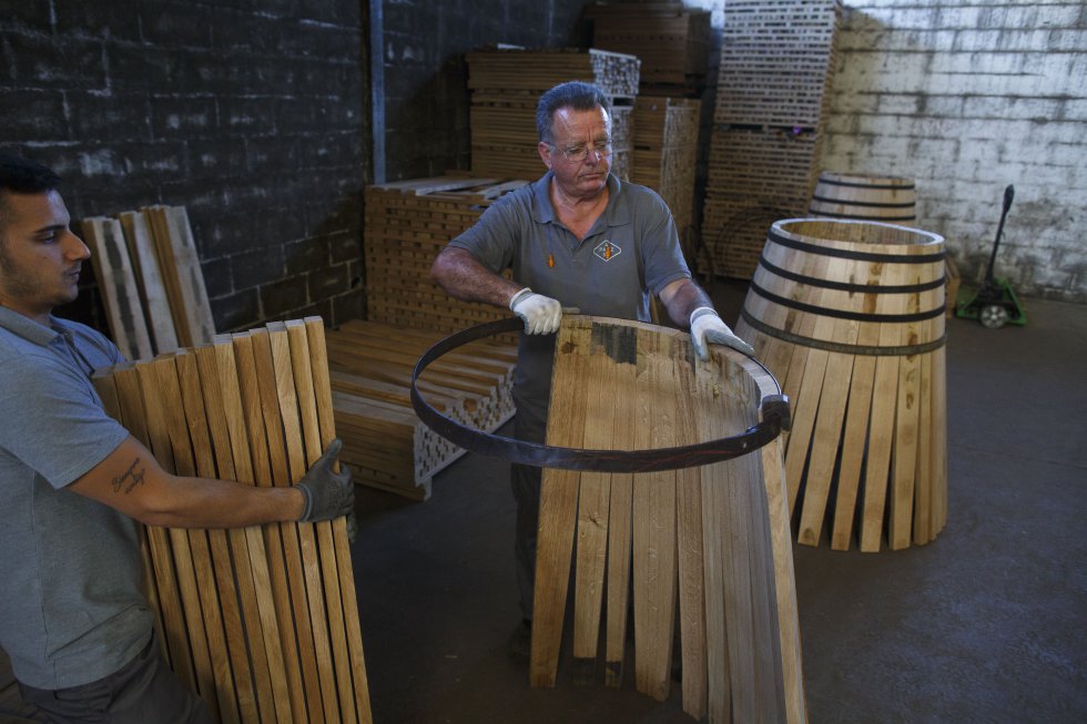 Cómo hacer un barril de madera  Barriles de madera, Ideas barril de madera,  Barriles de whisky