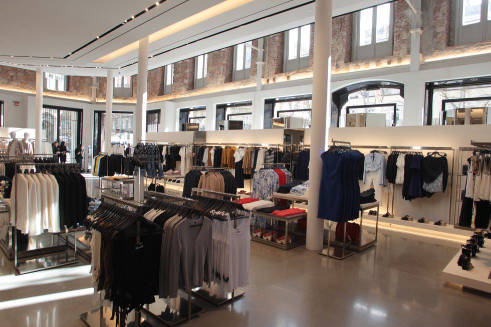 Zara inaugura su tienda en el numero 23 de la calle Serrano en Madrid