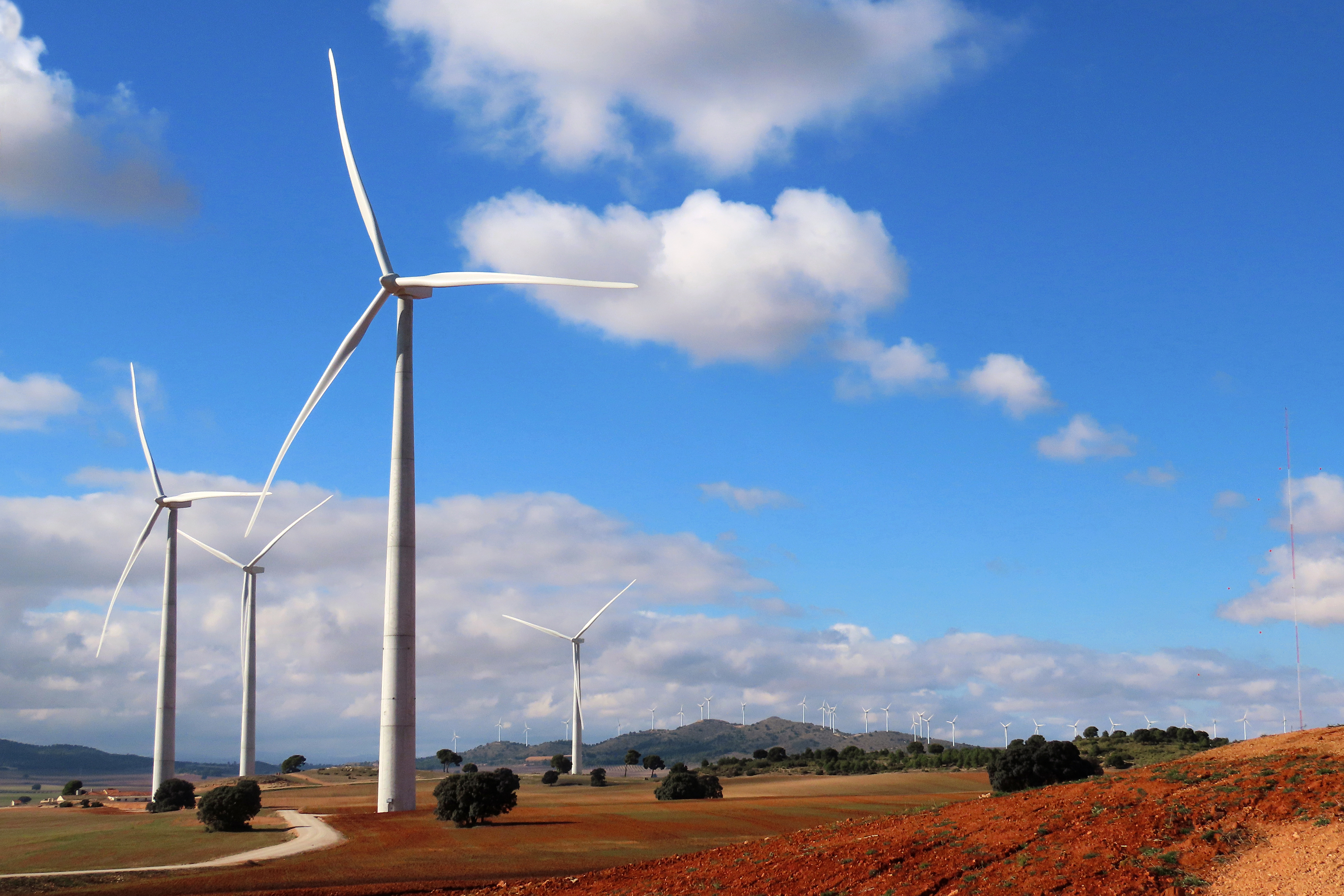 Los colosos energéticos europeos riegan España de miles de millones en su apuesta por las renovables