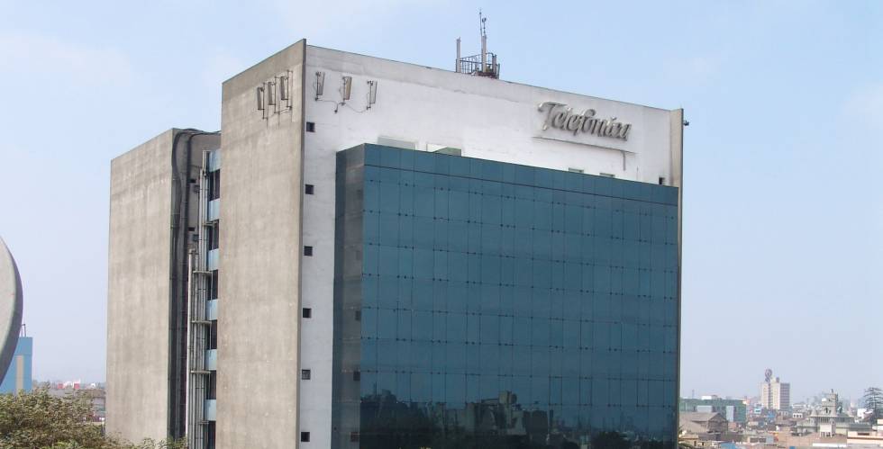 Telefónica vende el 64% de su compañía de fibra en Perú