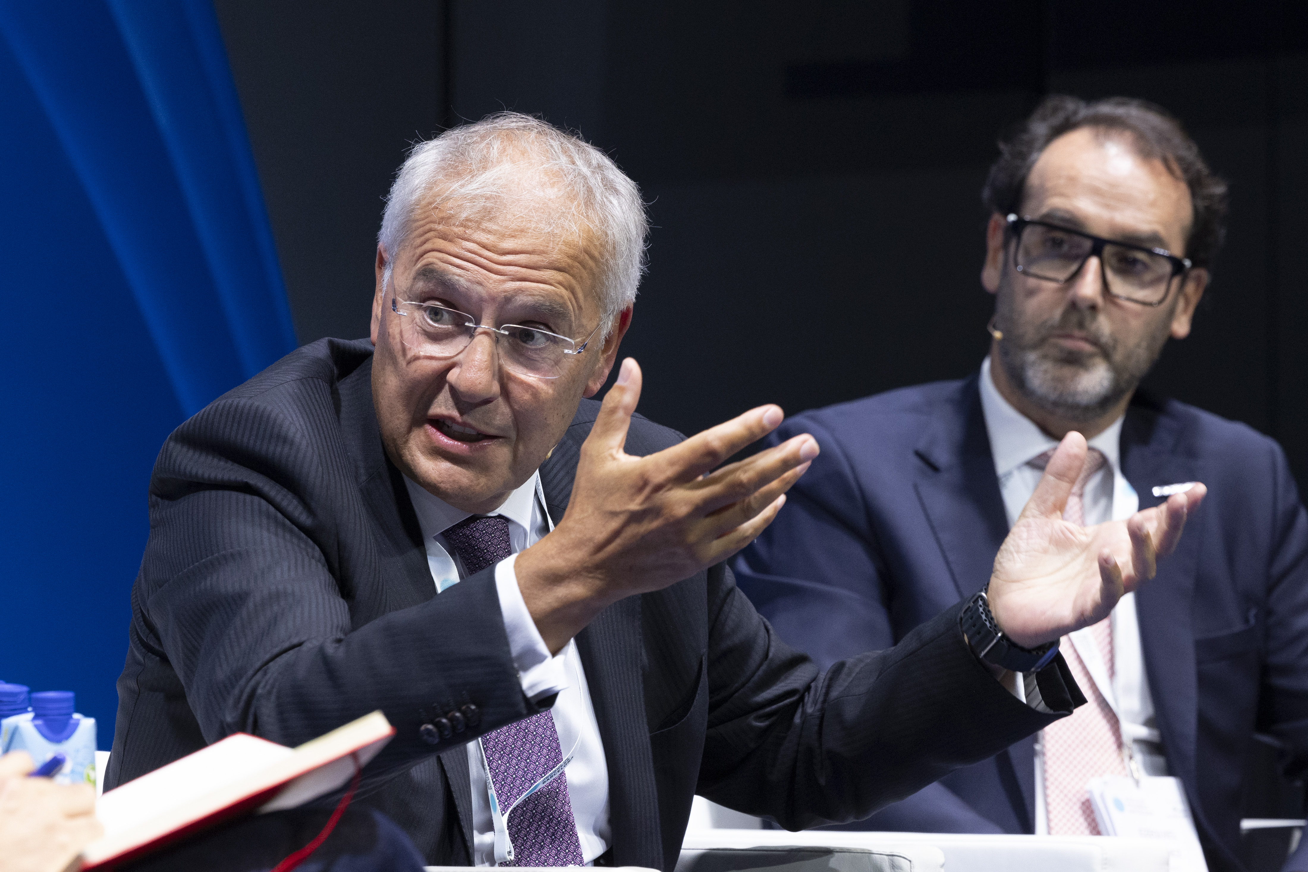 Miguel Ángel Panduro, CEO de Hispasat, y Ezequiel Sánchez, presidente de PLD Space, durante el evento, este lunes.