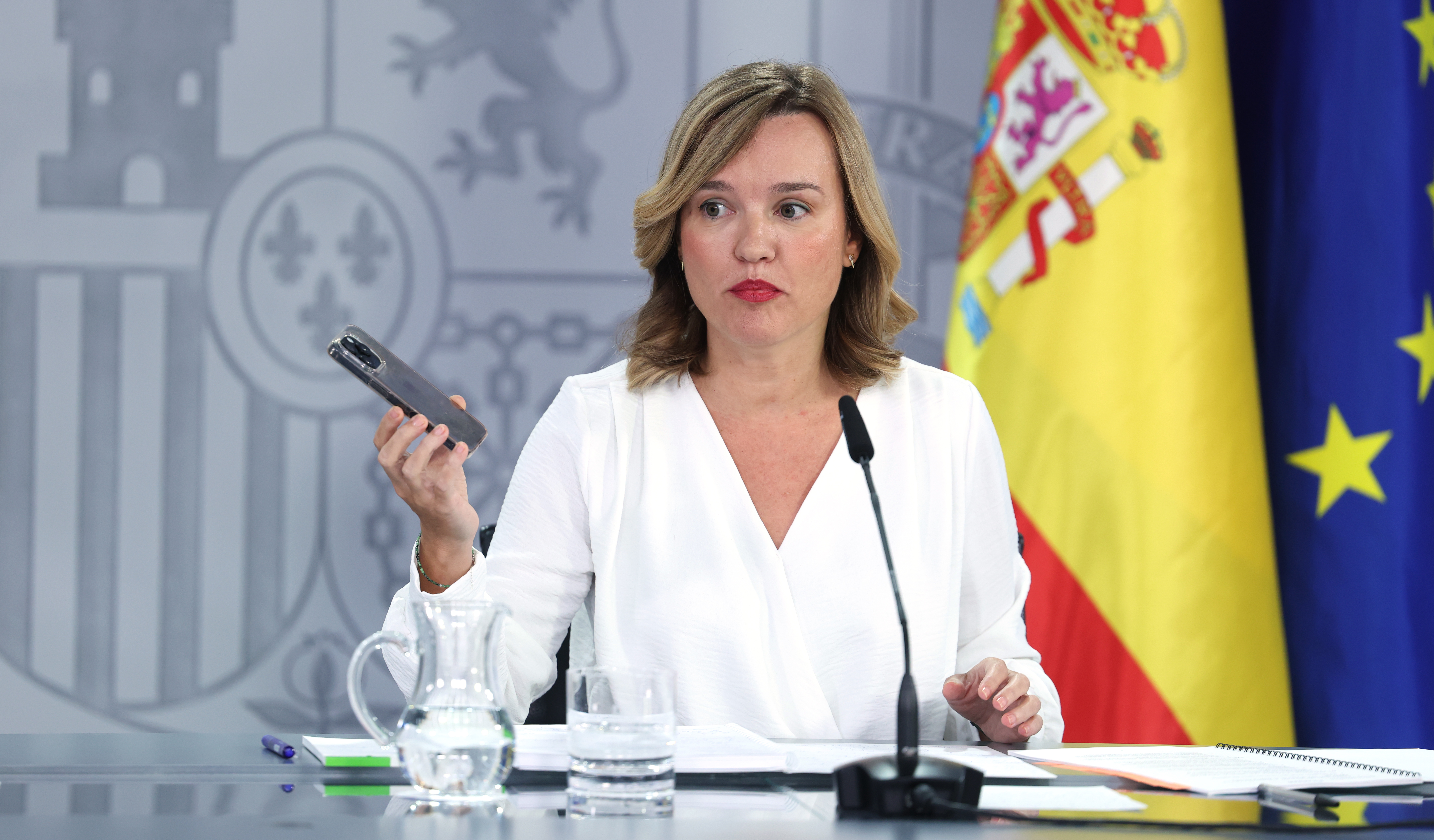 Dvd 1285 (23-09-25), Carlos Cuerpo y Pilar Alegría, durante su intervención en el Consejo de Ministros. 