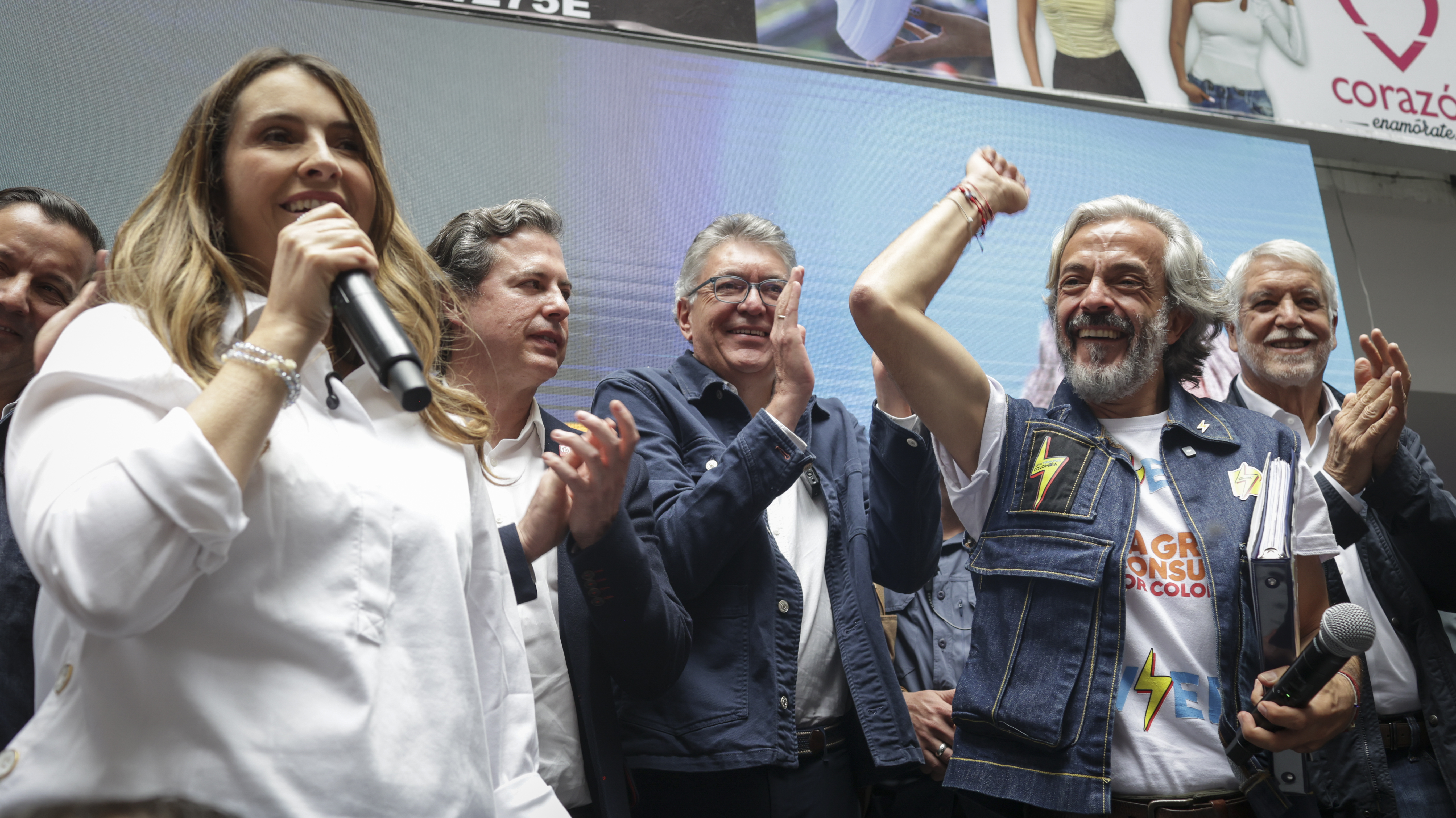 Pamela Valencia y Juan Daniel Oviedo en Bogotá, este jueves.