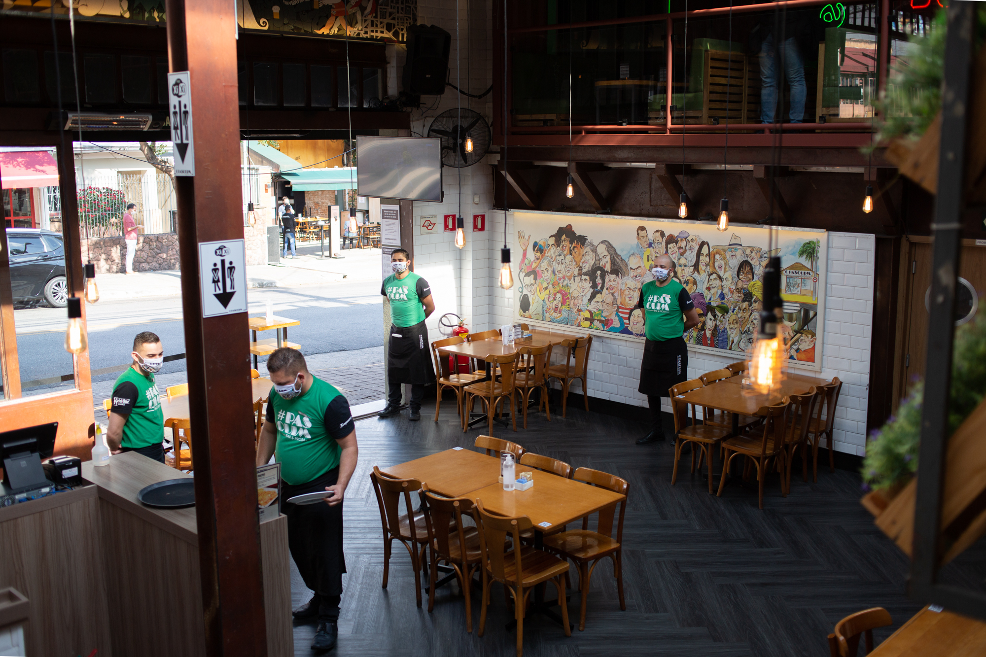 Sócios de bar e restaurante defendem cautela na reabertura em SP