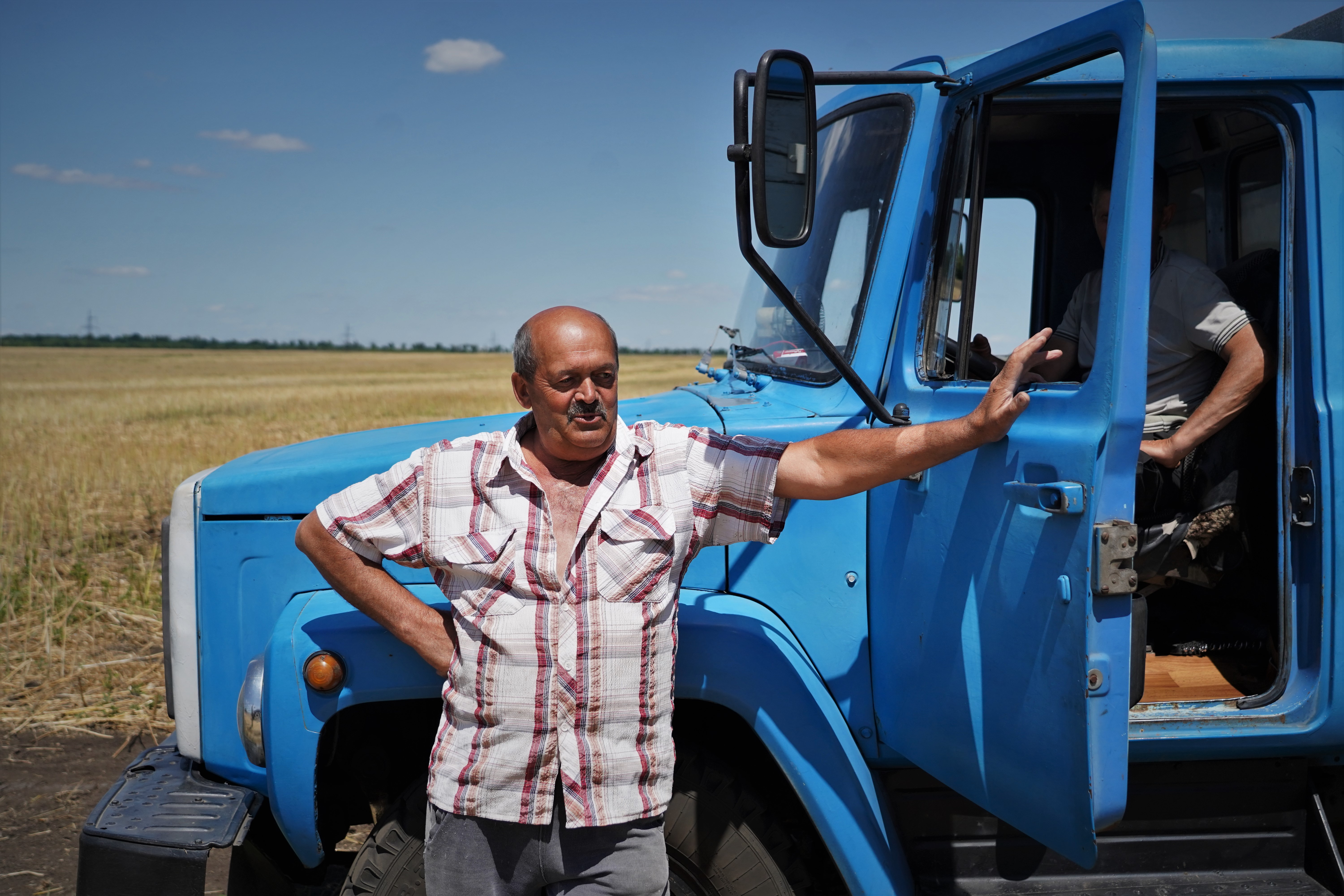 Viktor Chekhovich, um agricultor de 64 anos fotografado em Verbove (Zaporizhia), fugiu de Donetsk em 2014, quando a guerra liderada pela Rússia começou naquela região do leste da Ucrânia.