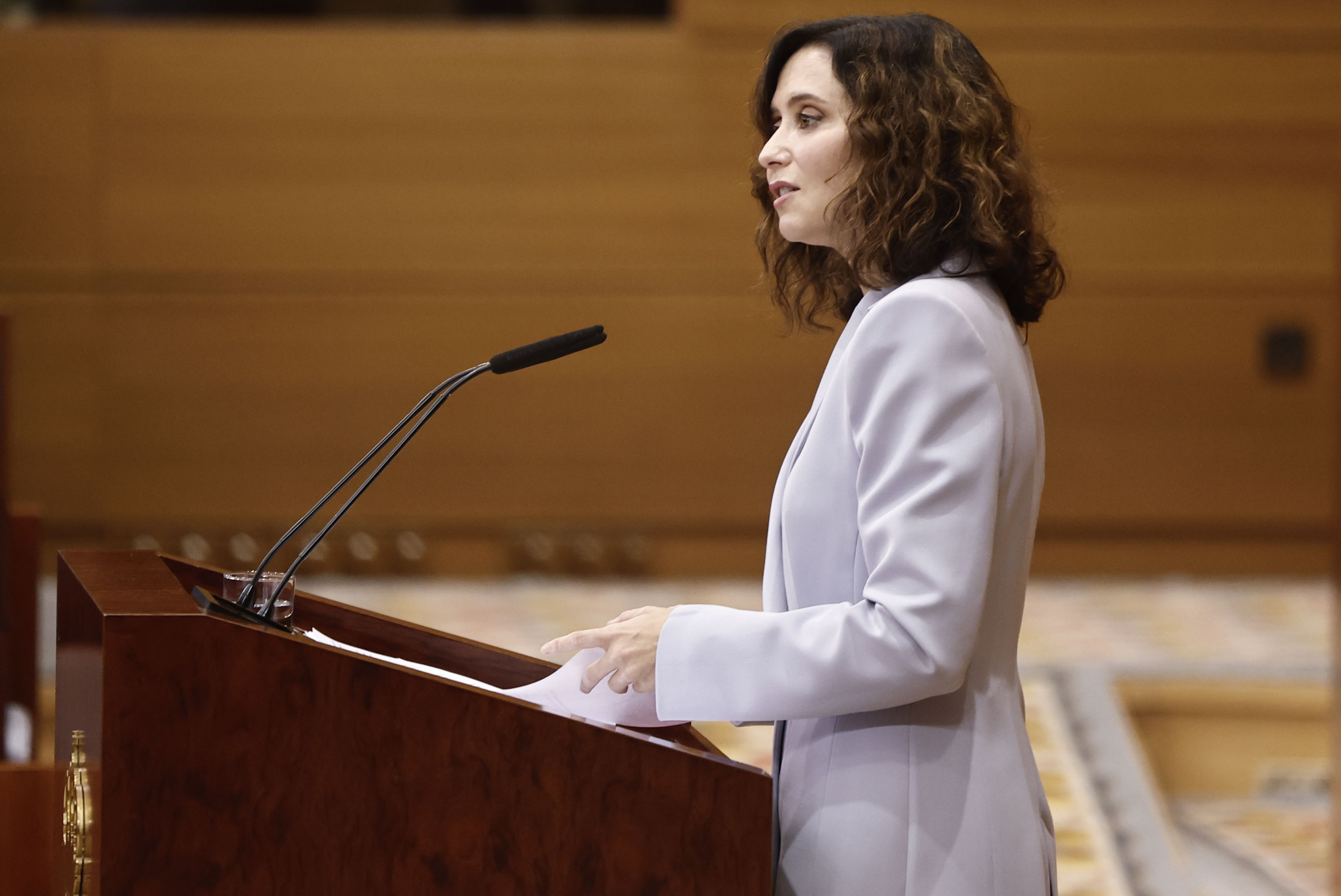 MADRID, 11/09/2025.- La presidenta de la Comunidad de Madrid, Isabel Díaz Ayuso, interviene en el pleno de la Asamblea de Madrid que acoge la primera sesión del Debate del Estado de la Región, este jueves. EFE/ Sergio Perez
