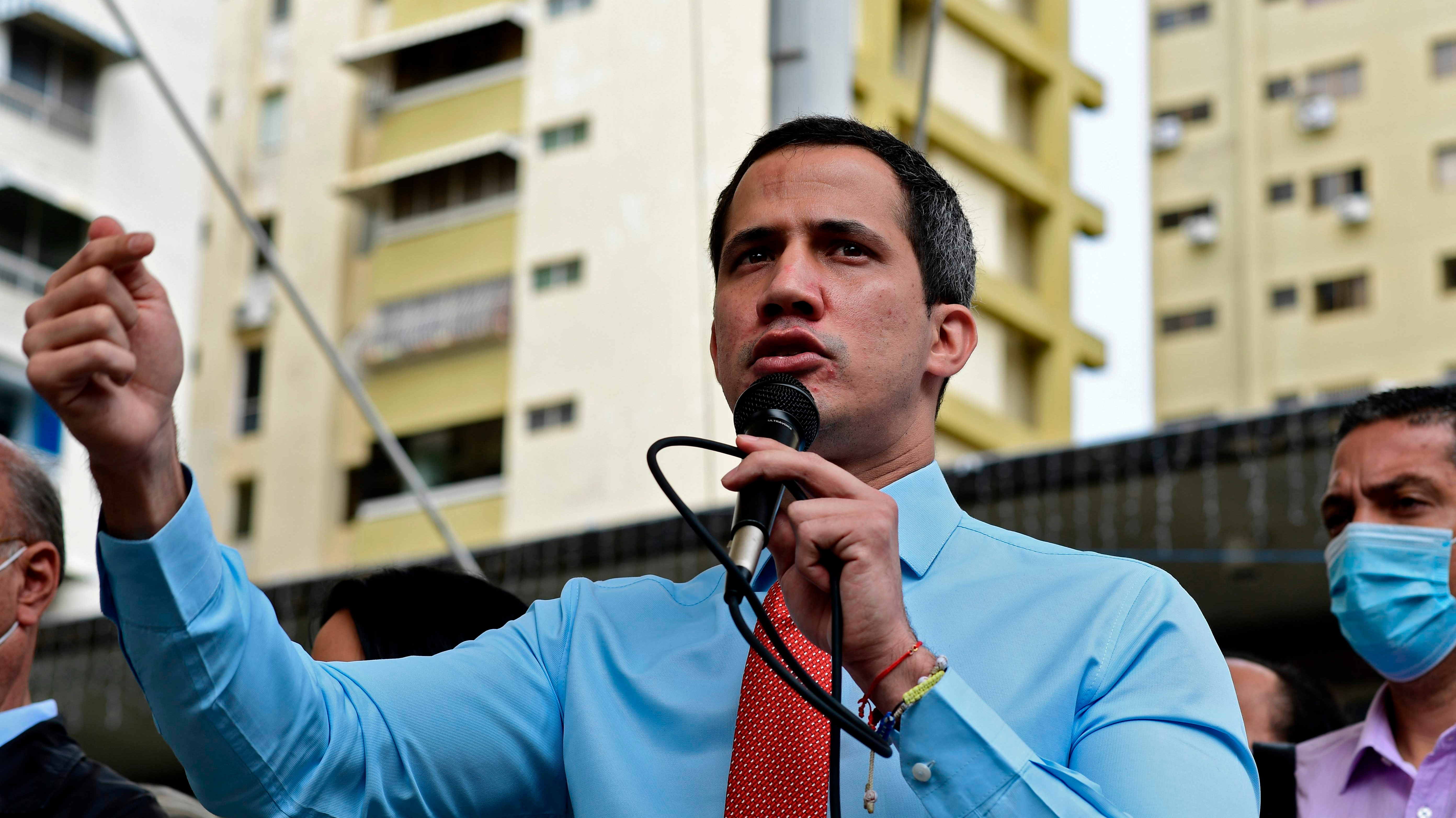 Oposição a Maduro busca recompor sua estratégia e reativar suas bases na Venezuela