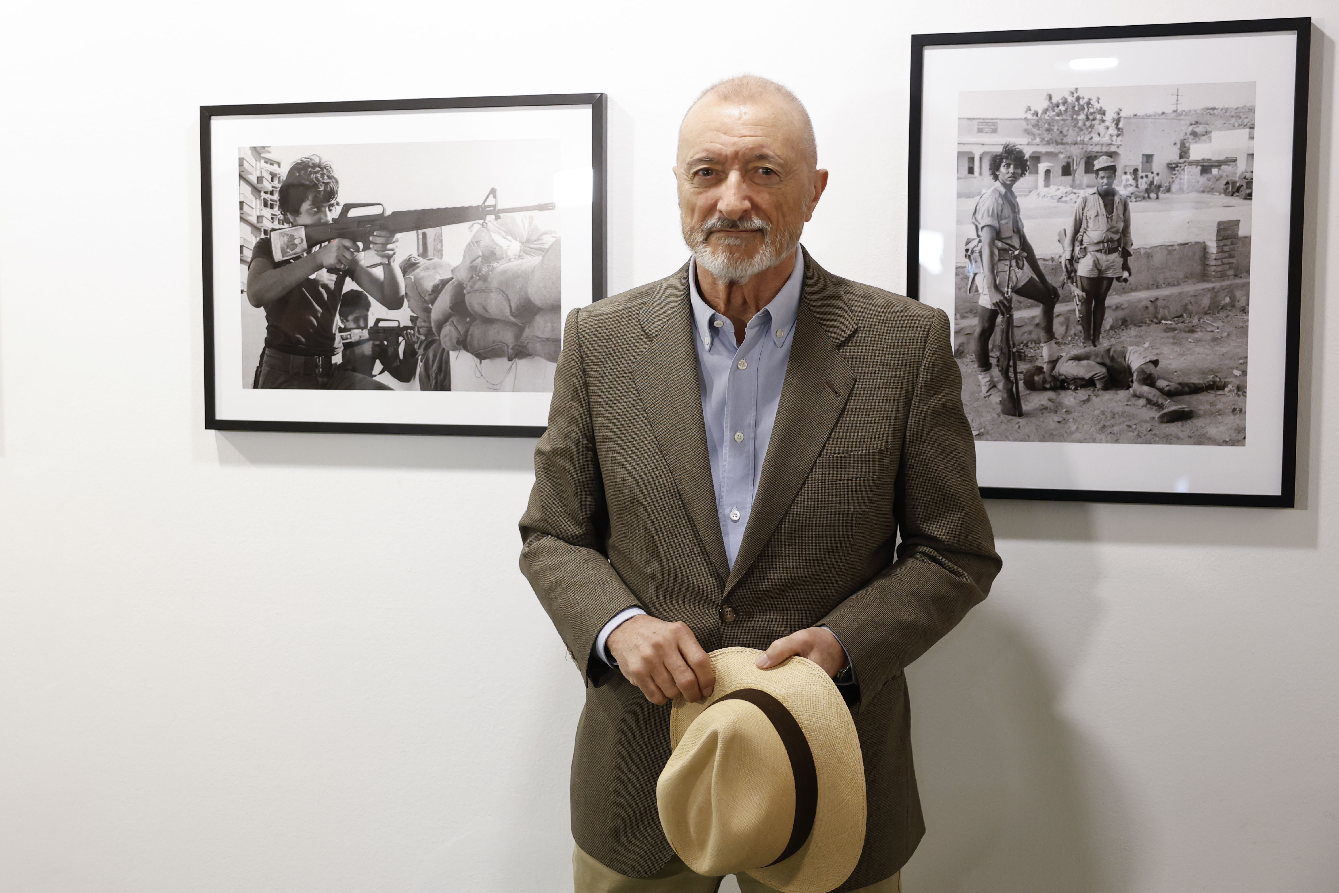 Arturo Pérez-Reverte critica el reporterismo de guerra: “Ahora las imágenes  más crudas no las vemos” | Cultura | EL PAÍS